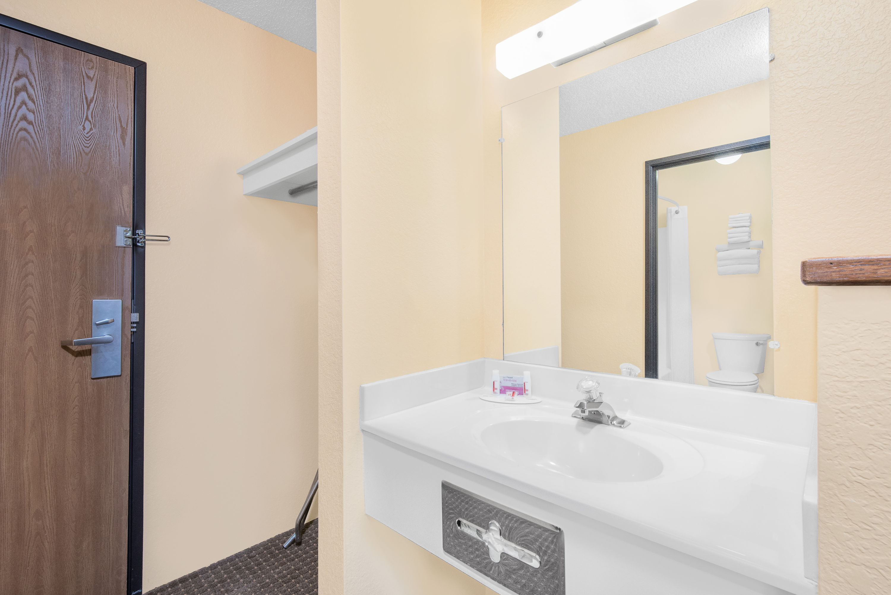 Guest room bath at the Days Inn by Wyndham Wall in Wall, South Dakota