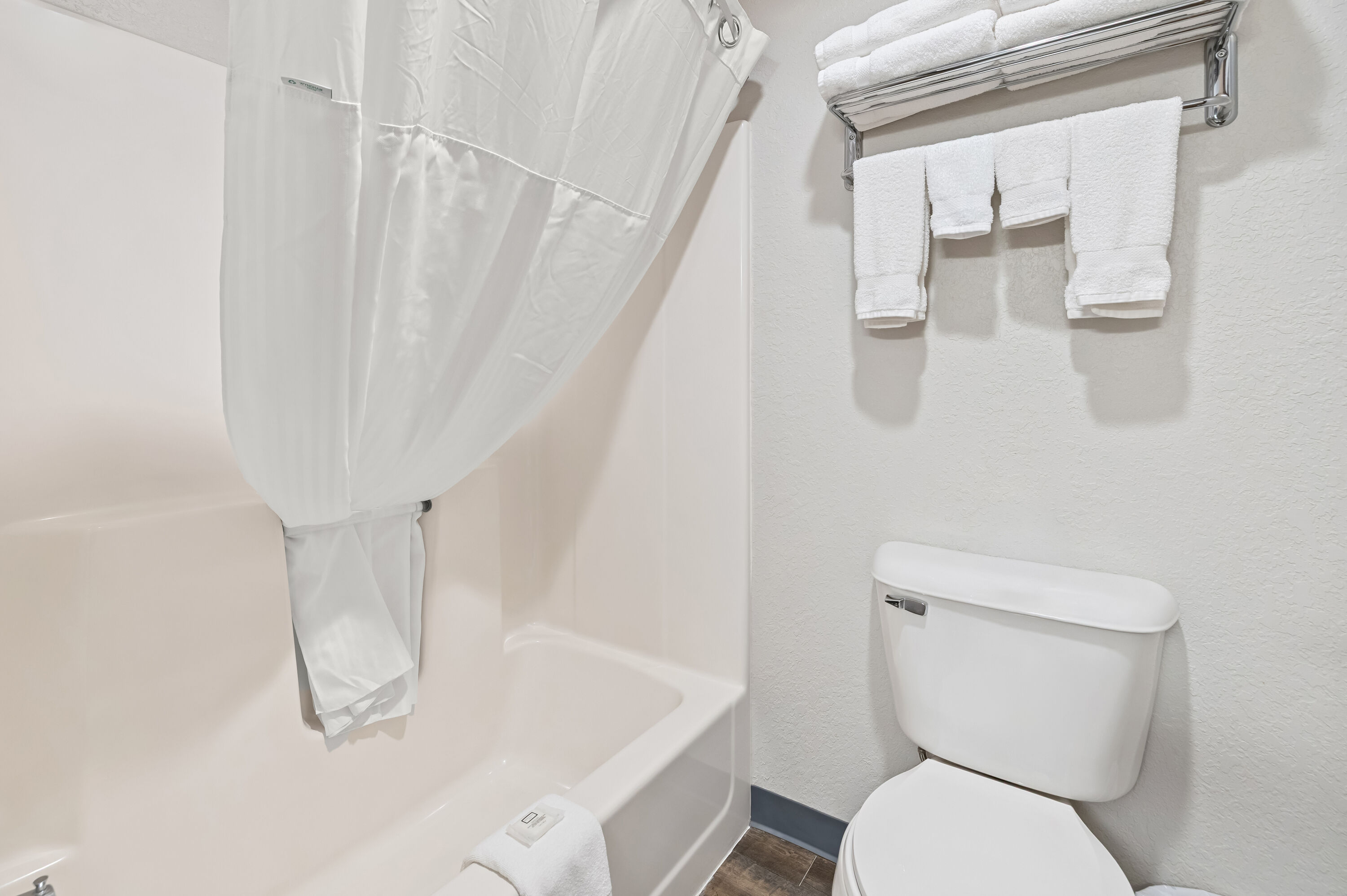 Guest room bath at the Days Inn by Wyndham Wall in Wall, South Dakota