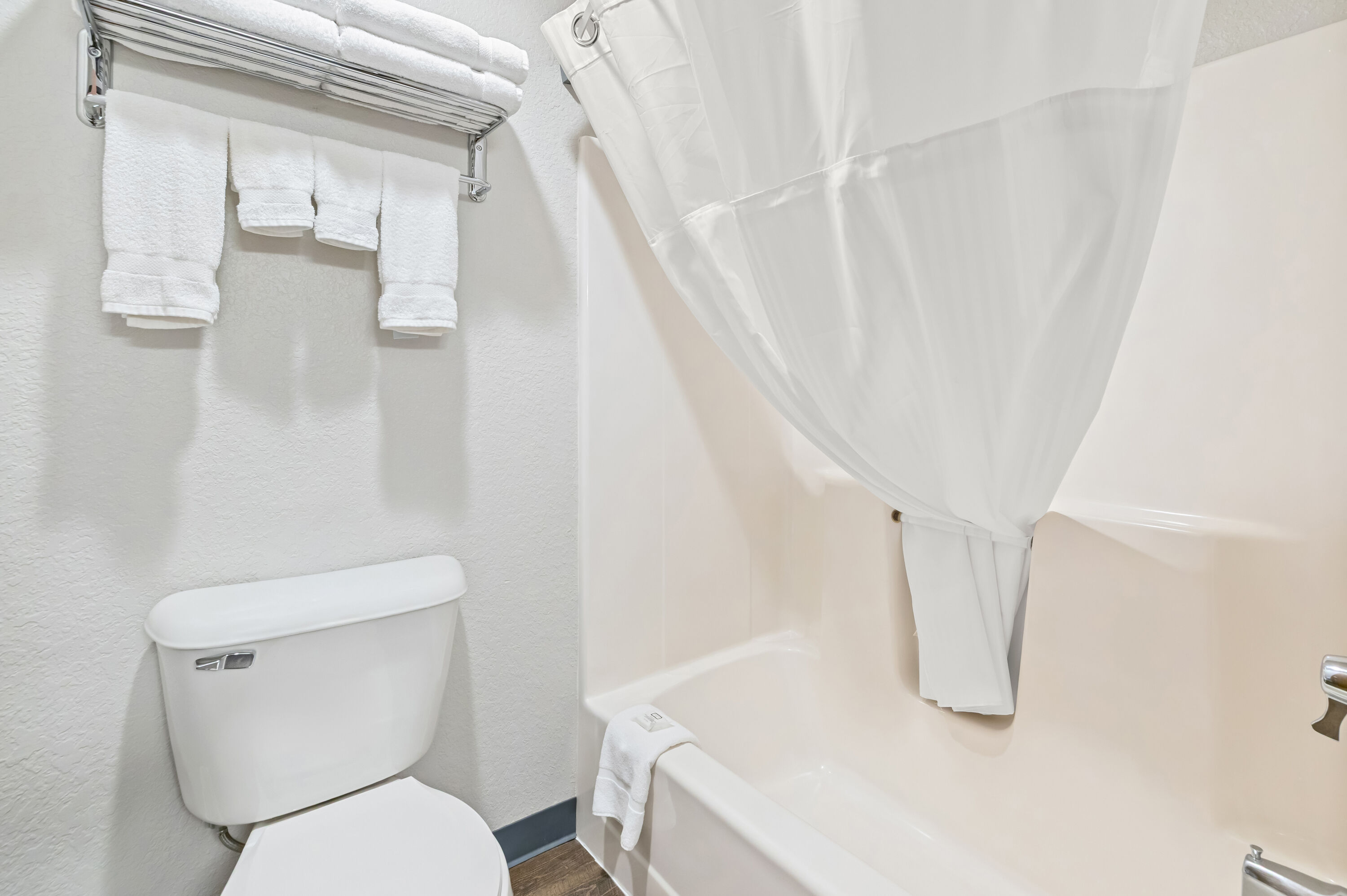 Guest room bath at the Days Inn by Wyndham Wall in Wall, South Dakota