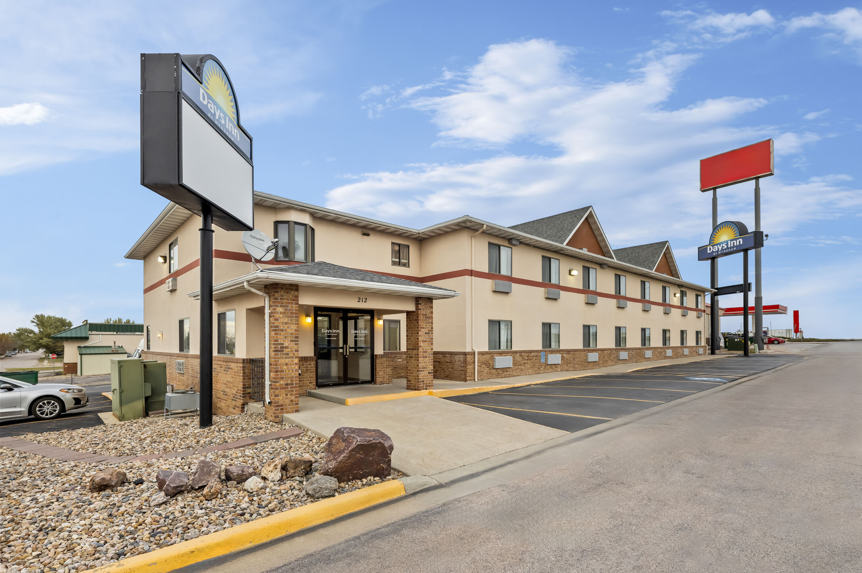 Exterior Day Image of Days Inn by Wyndham Wall hotel in Wall, South Dakota