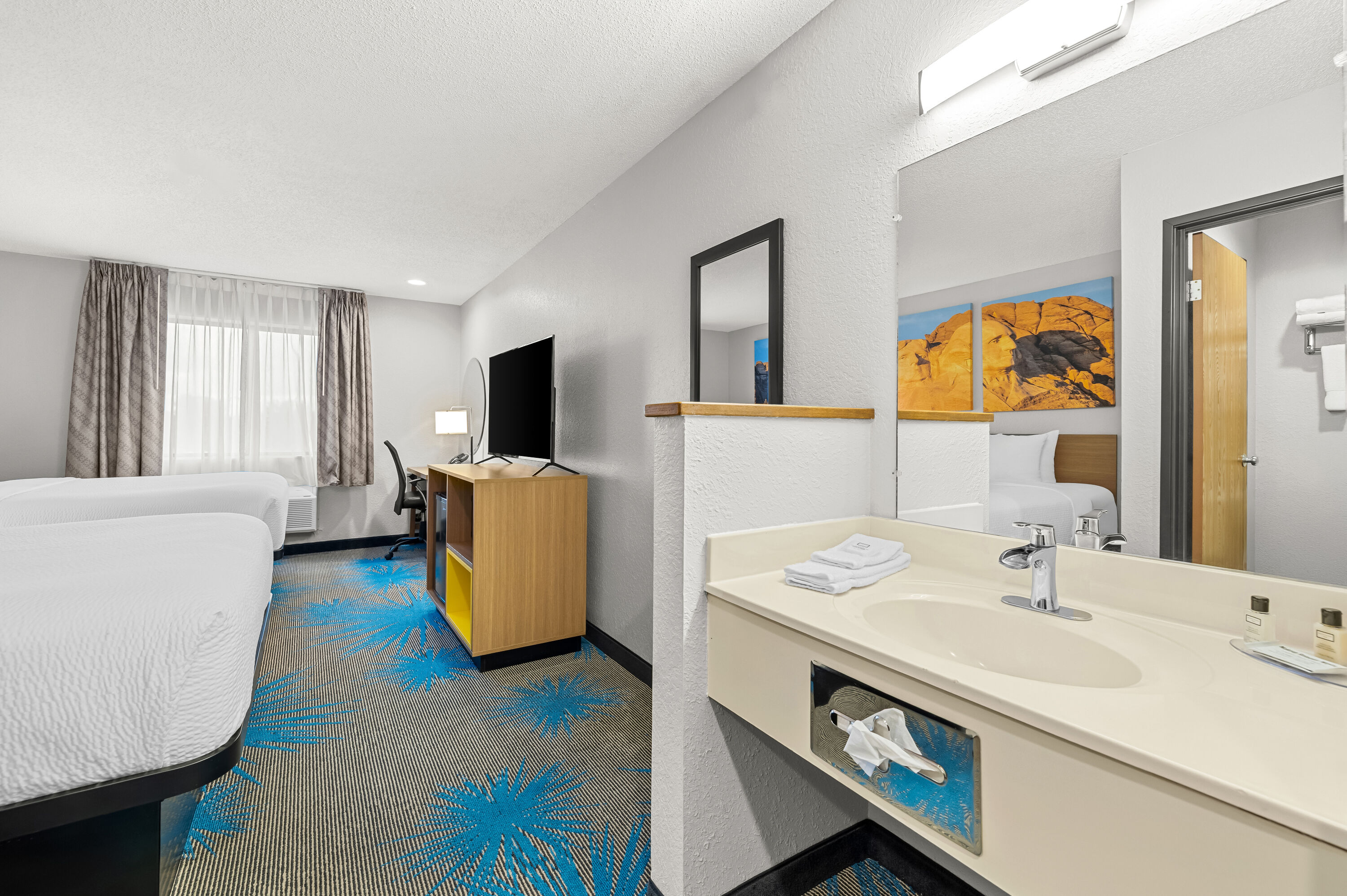 Double bed guest room at the Days Inn by Wyndham Wall in Wall, South Dakota