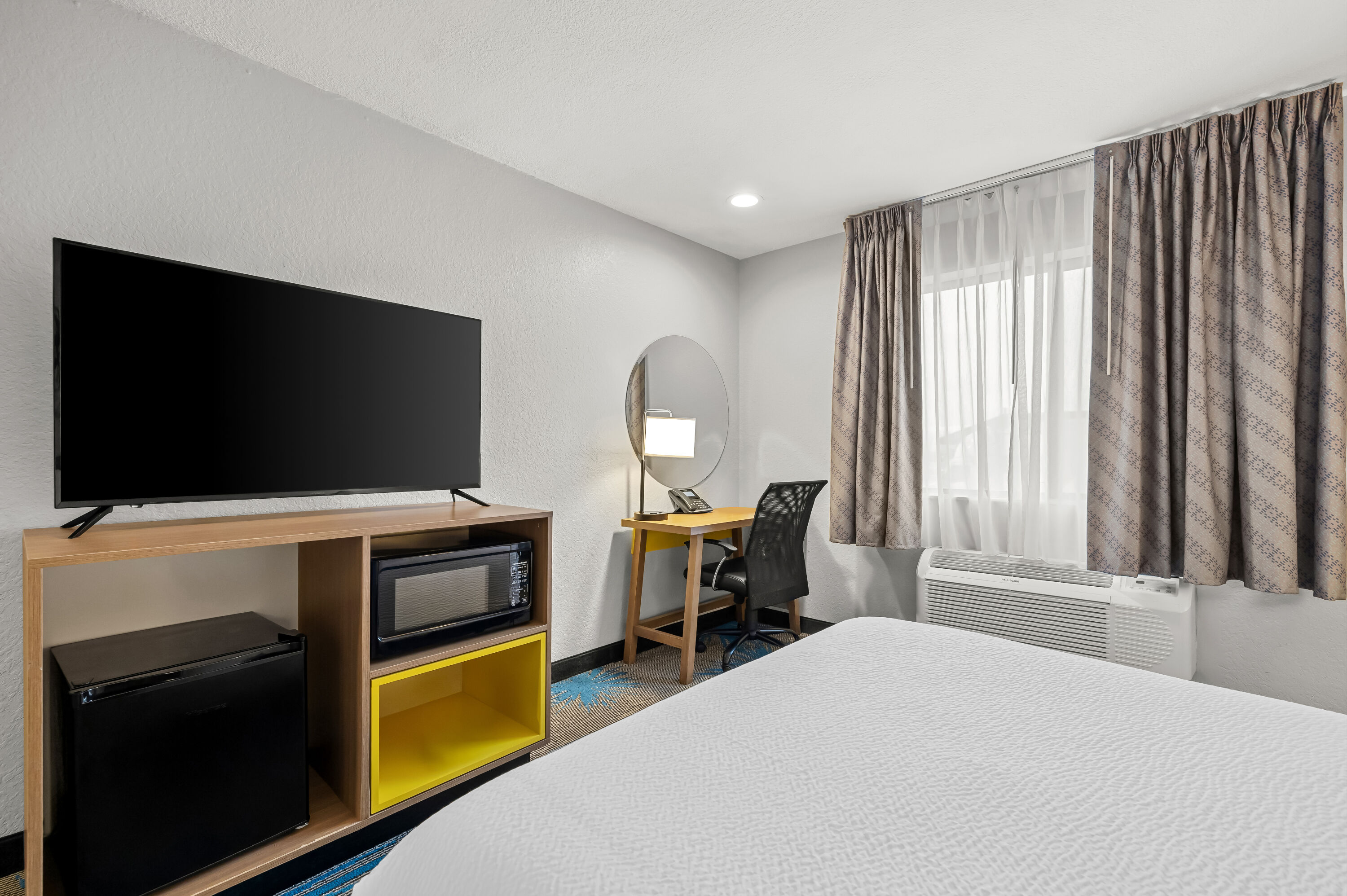 Queen bed guest room at the Days Inn by Wyndham Wall in Wall, South Dakota