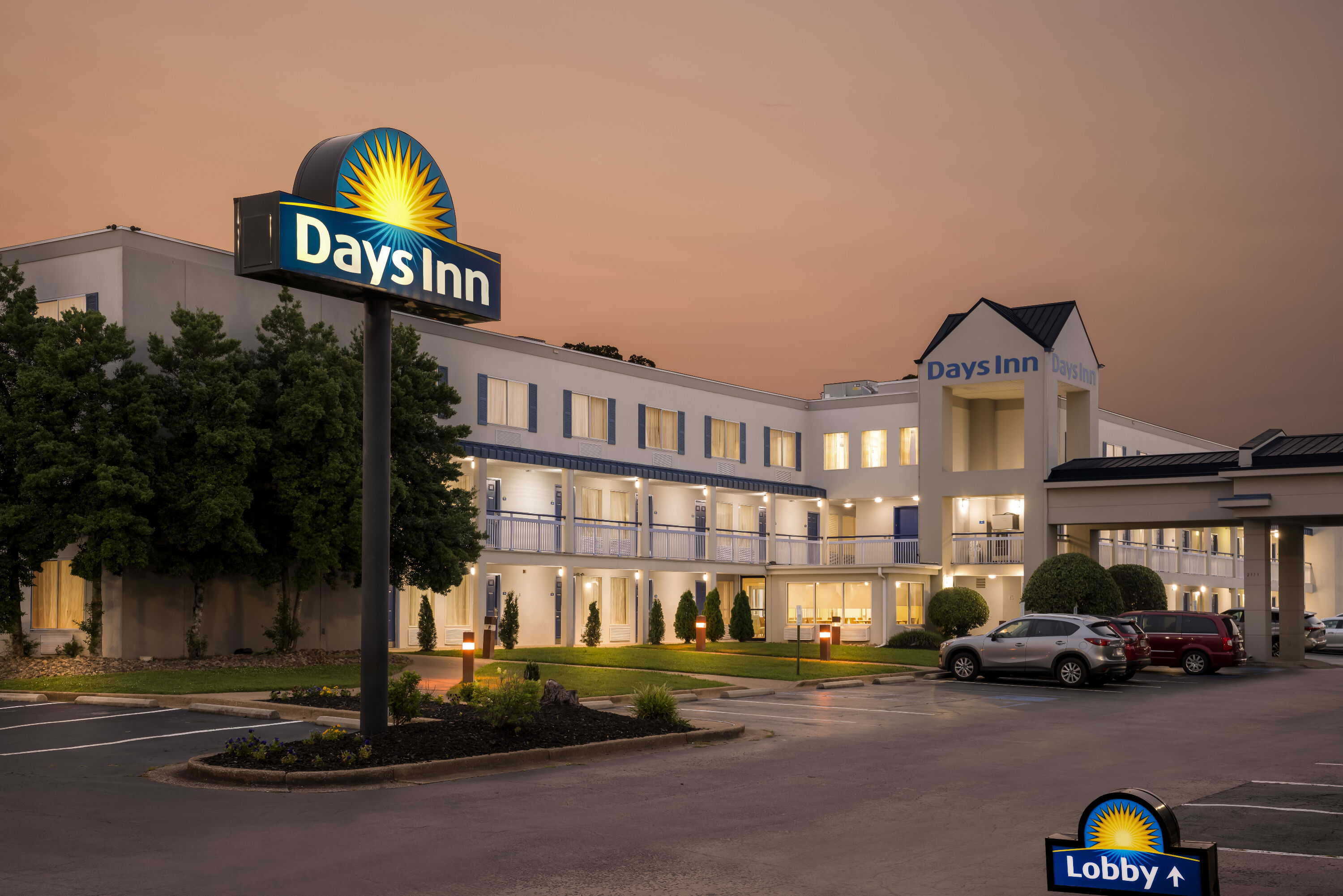 Exterior Night Image of Days Inn by Wyndham Chattanooga/Hamilton Place hotel in Chattanooga, Tennessee