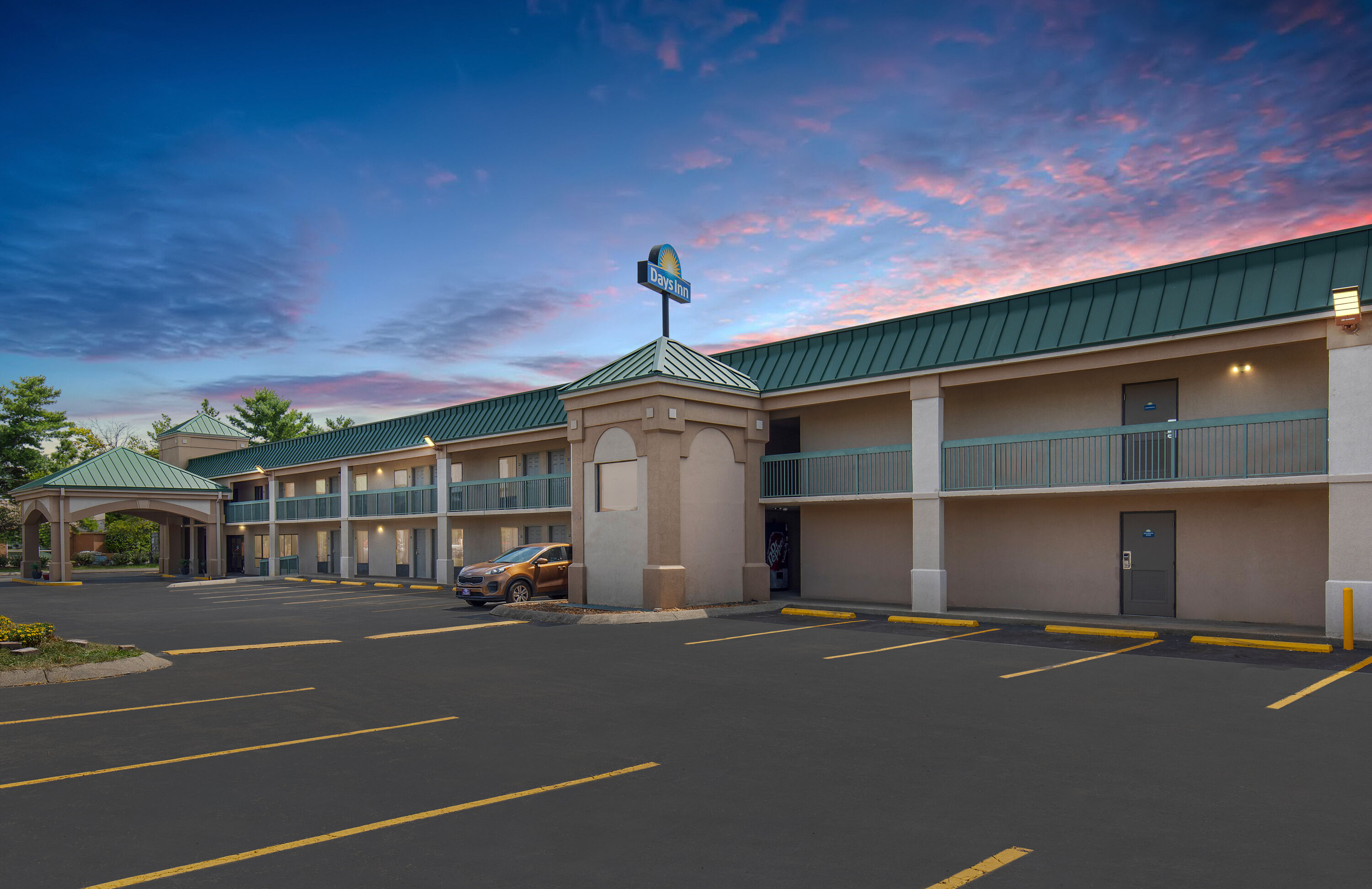 Exterior Dusk Image of Days Inn by Wyndham Clarksville North hotel in Clarksville, Tennessee