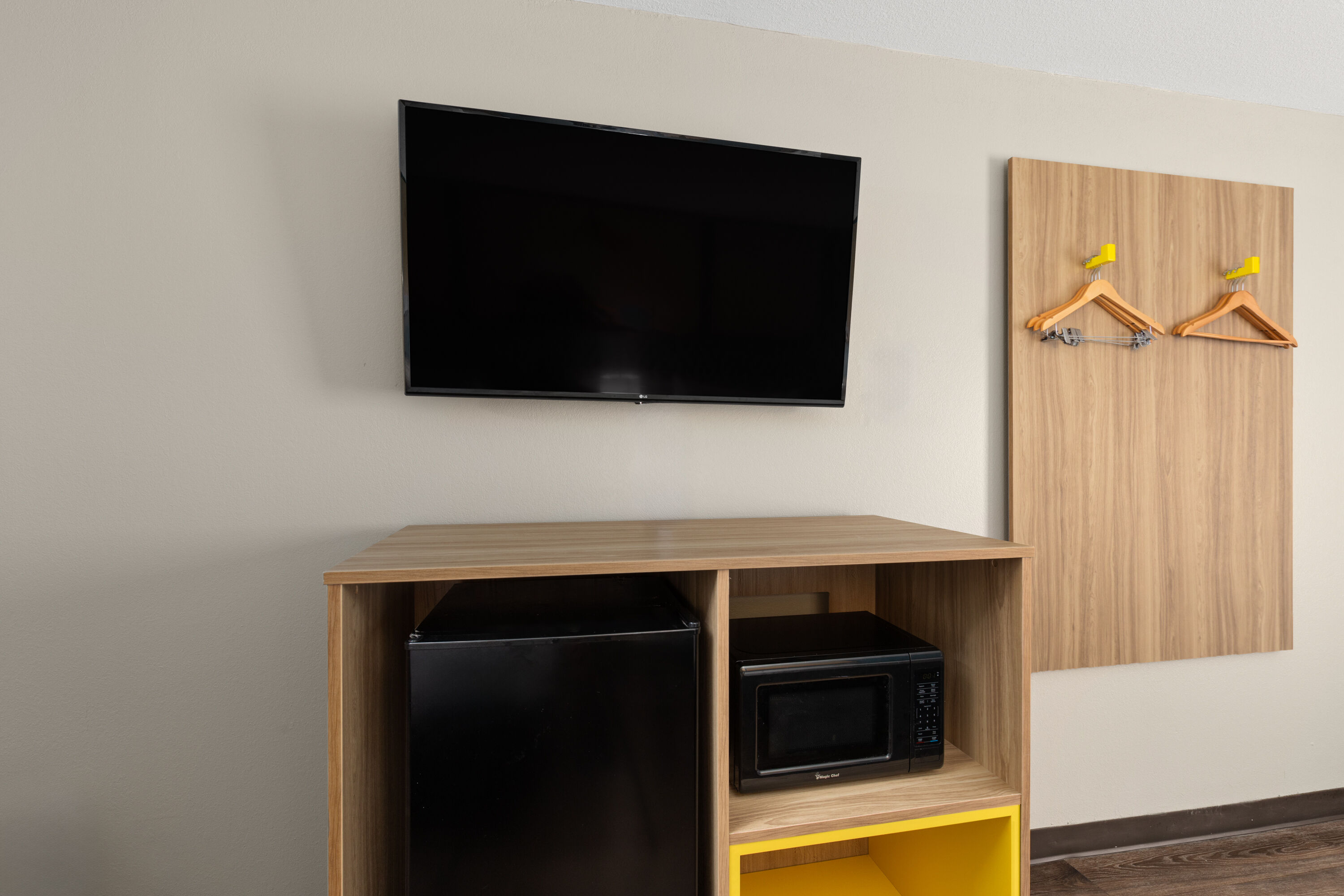 Guest room at the Days Inn by Wyndham Clarksville North in Clarksville, Tennessee