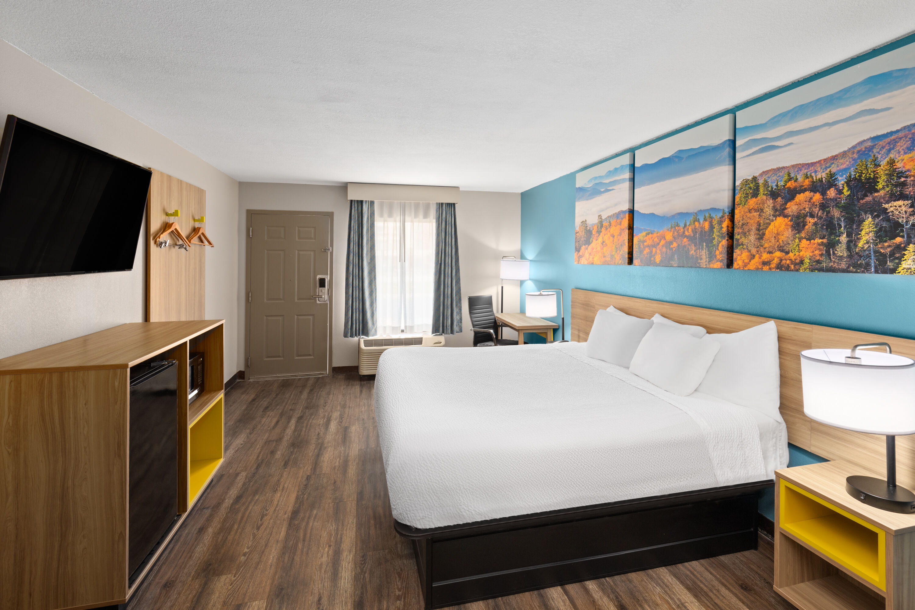 Guest room at the Days Inn by Wyndham Clarksville North in Clarksville, Tennessee