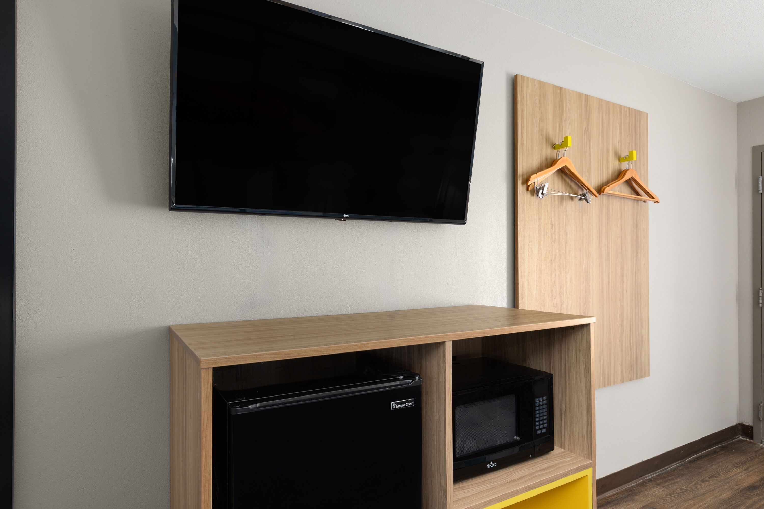 Guest room at the Days Inn by Wyndham Clarksville North in Clarksville, Tennessee