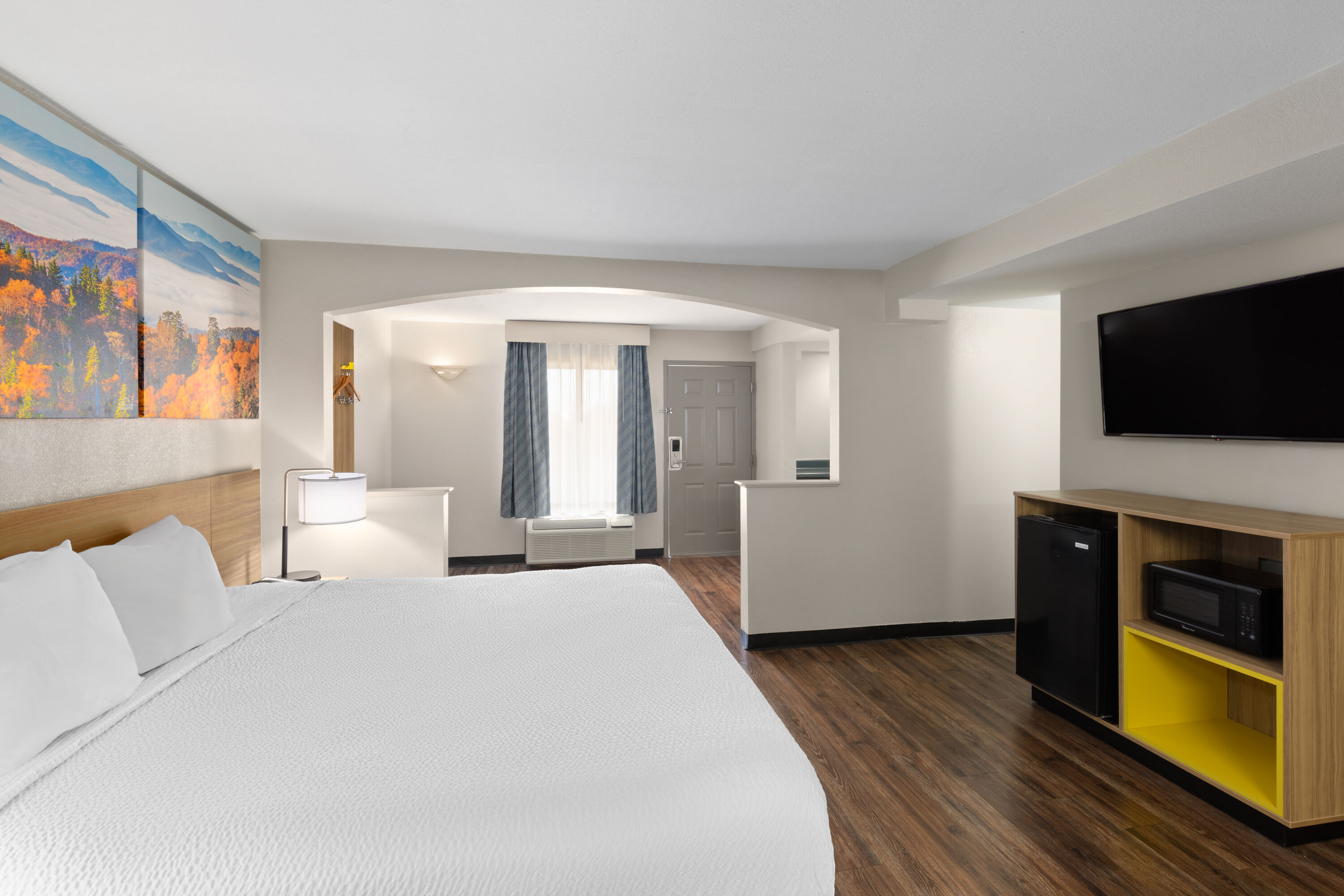 Days Inn by Wyndham Clarksville North suite in Clarksville, Tennessee