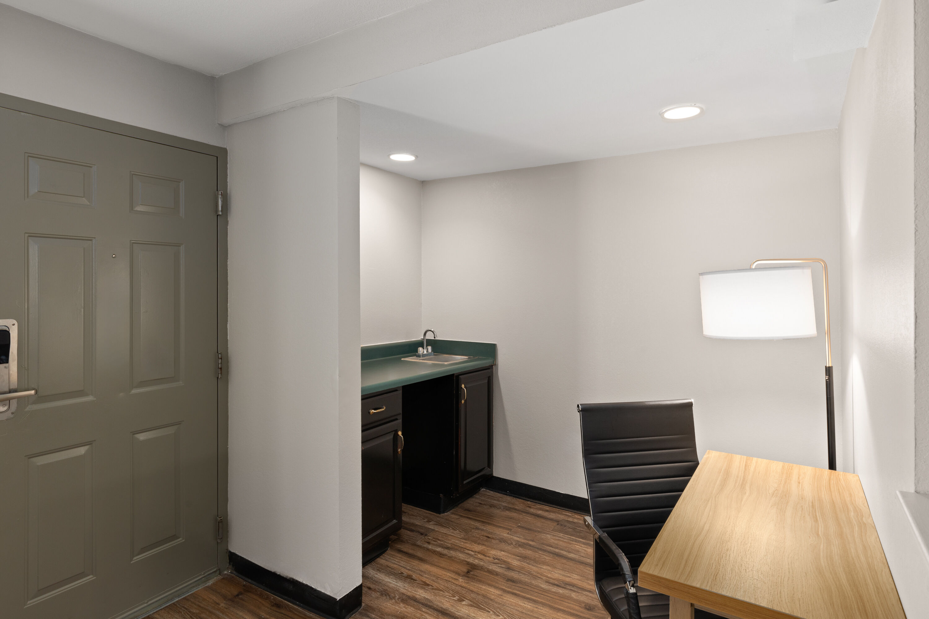 Days Inn by Wyndham Clarksville North suite in Clarksville, Tennessee