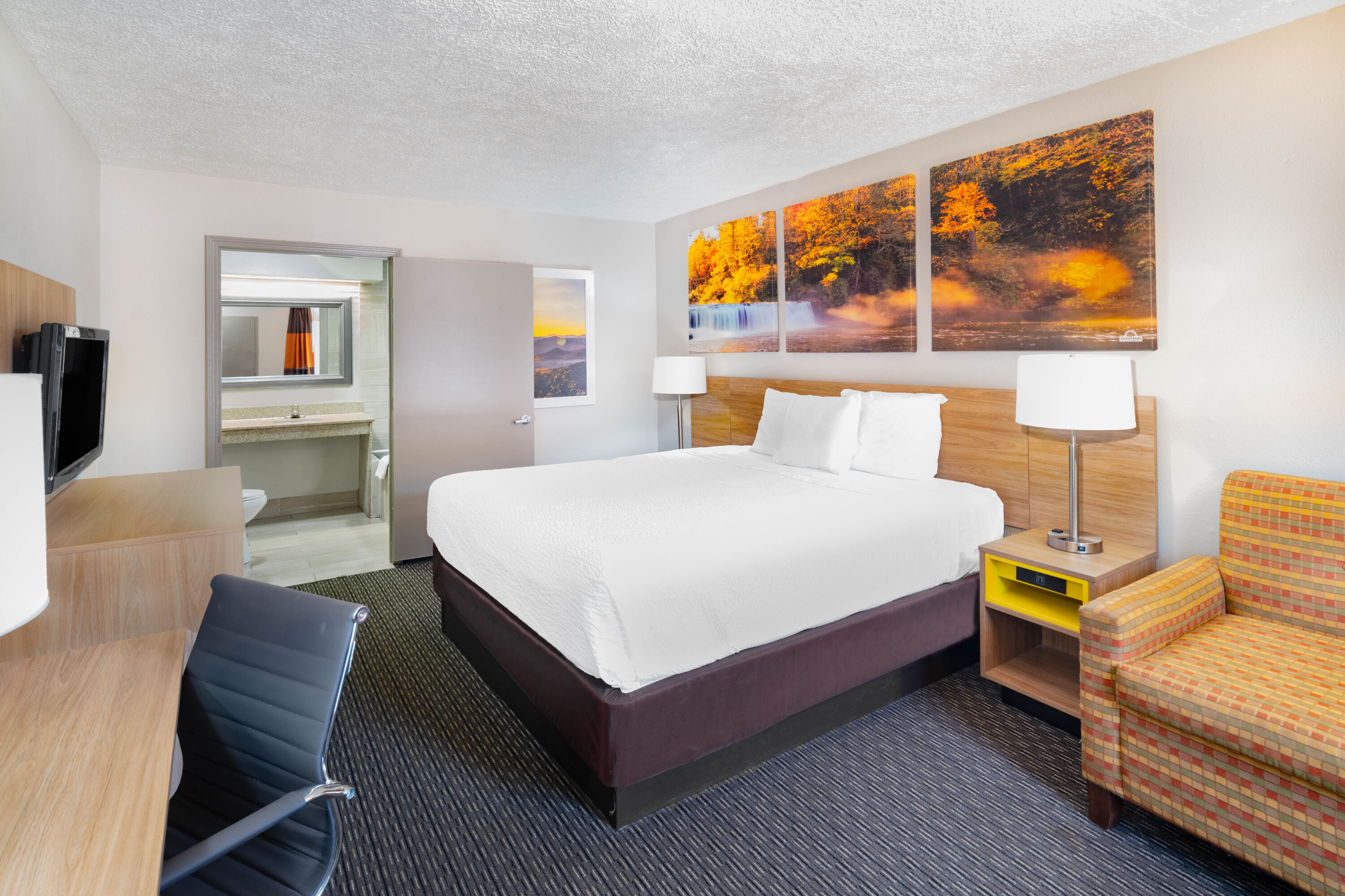 Days Inn by Wyndham Cookeville suite in Cookeville, Tennessee