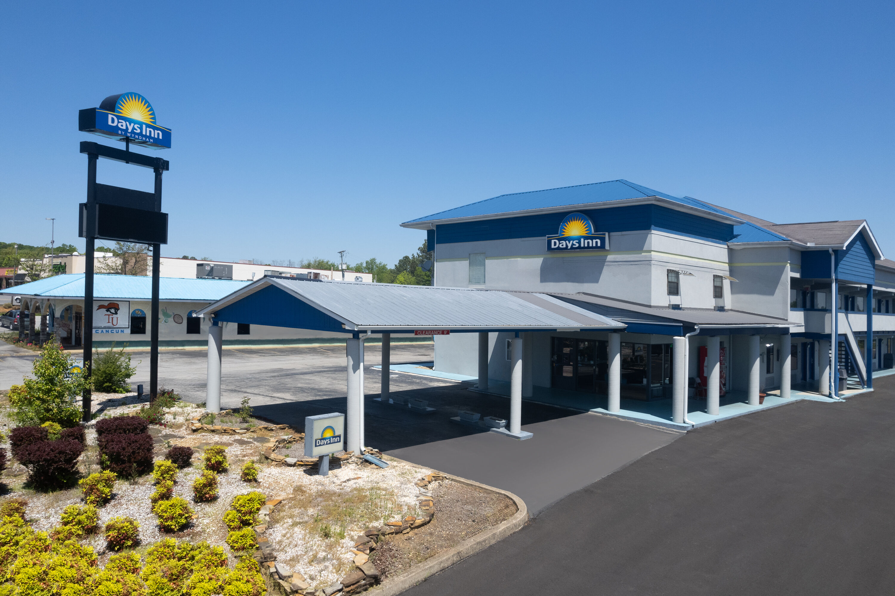Exterior Day Image of Days Inn by Wyndham Greeneville hotel in Greeneville, Tennessee
