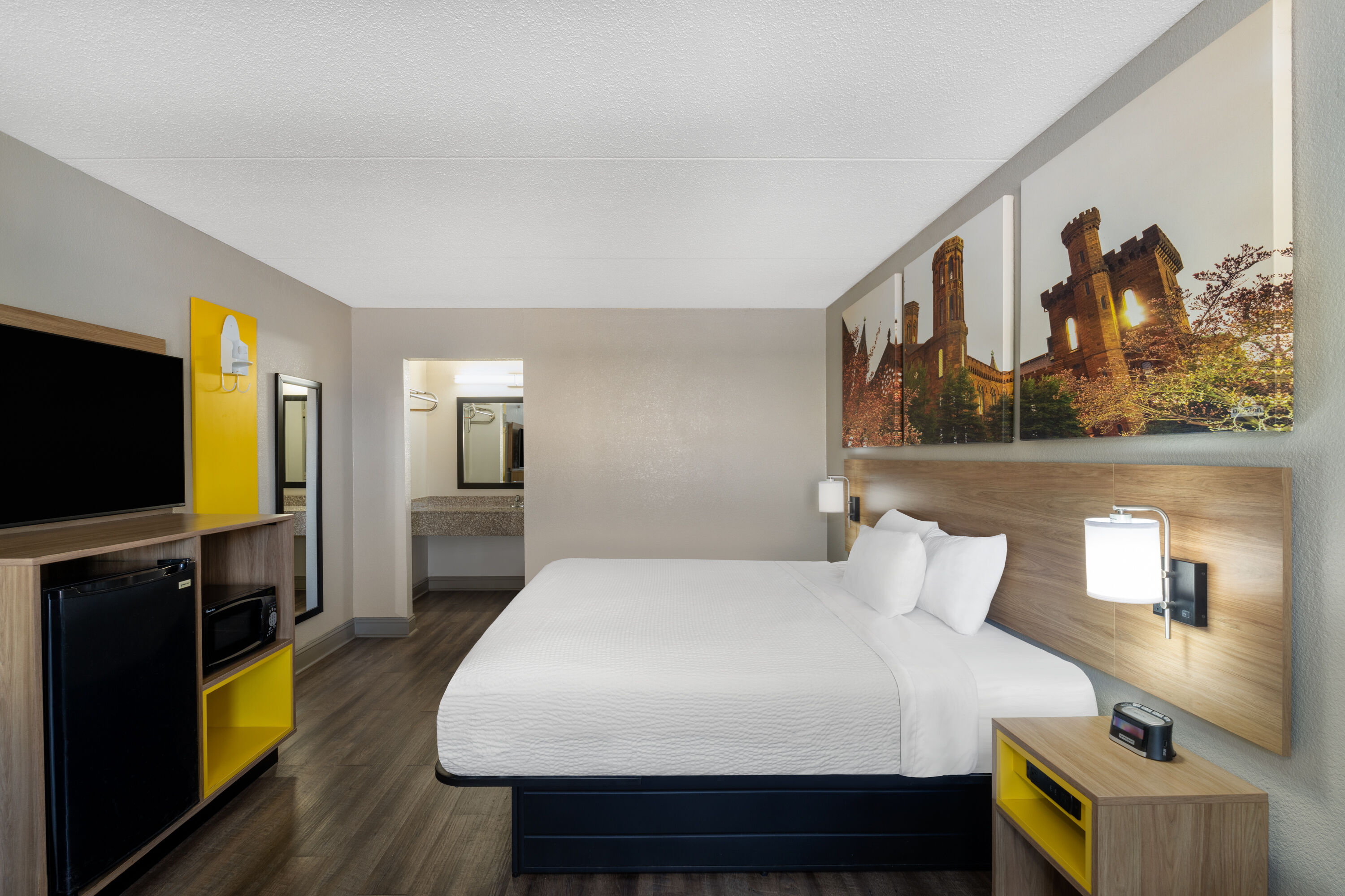Guest room at the Days Inn by Wyndham Greeneville in Greeneville, Tennessee