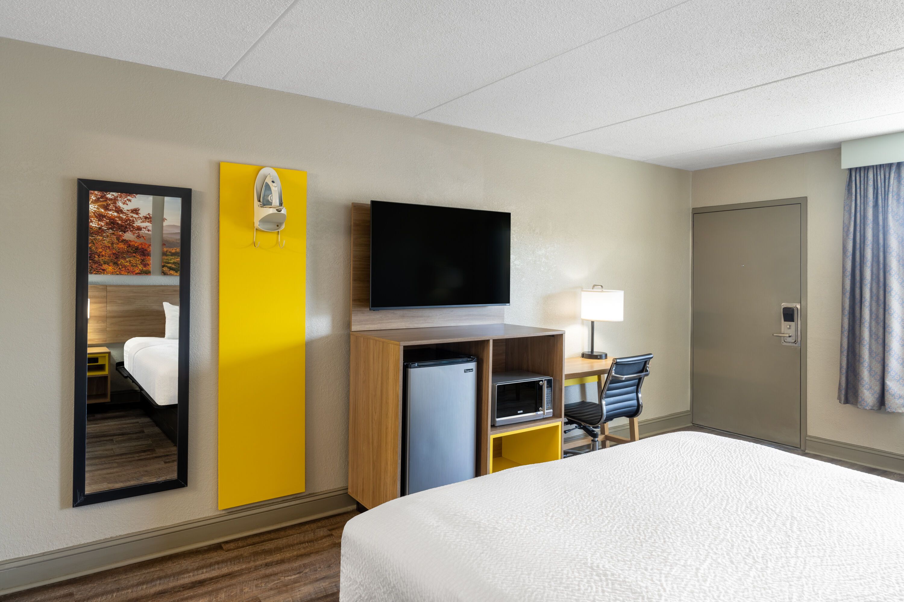 Guest room at the Days Inn by Wyndham Greeneville in Greeneville, Tennessee