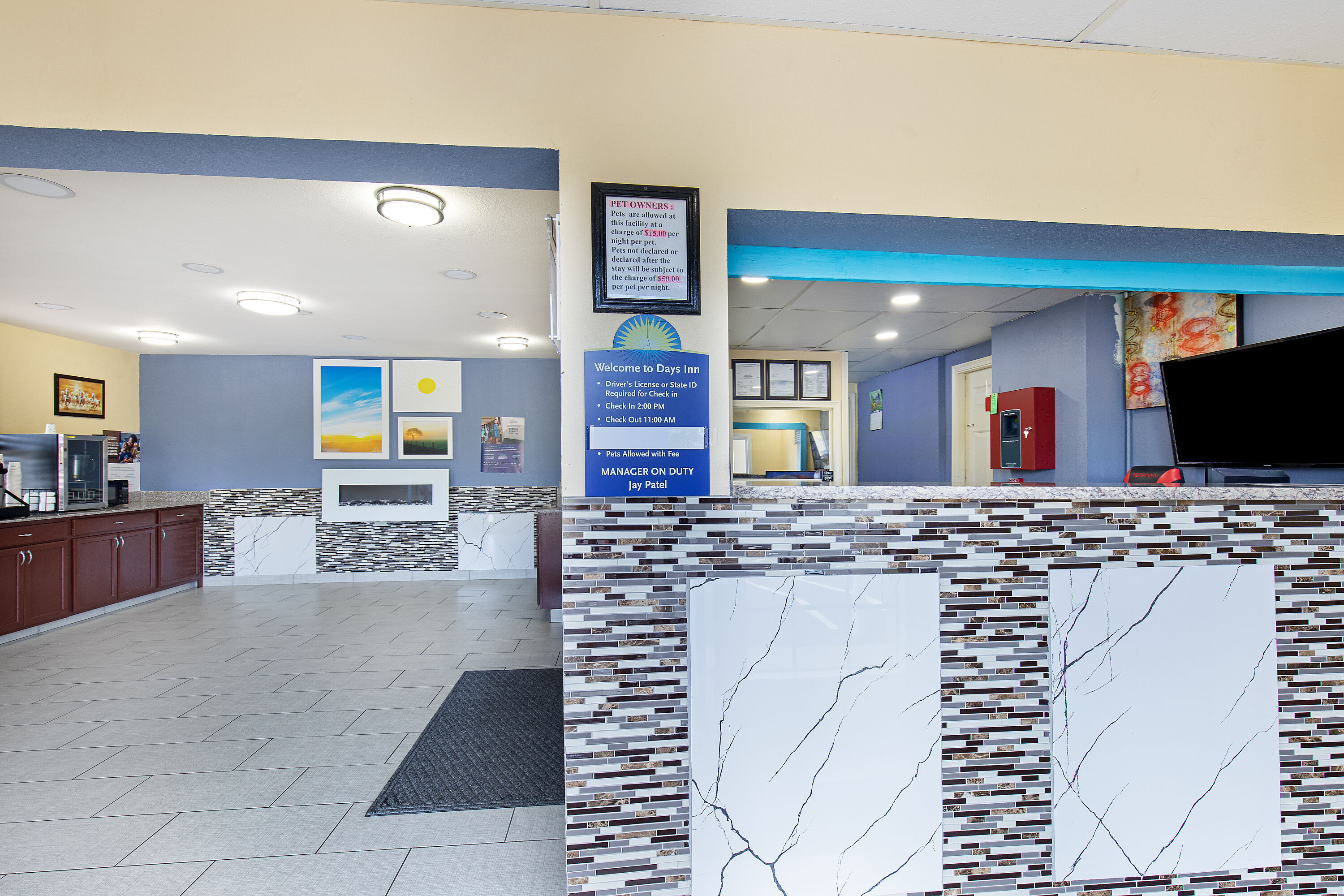 Days Inn by Wyndham Holladay reception in Holladay, Tennessee