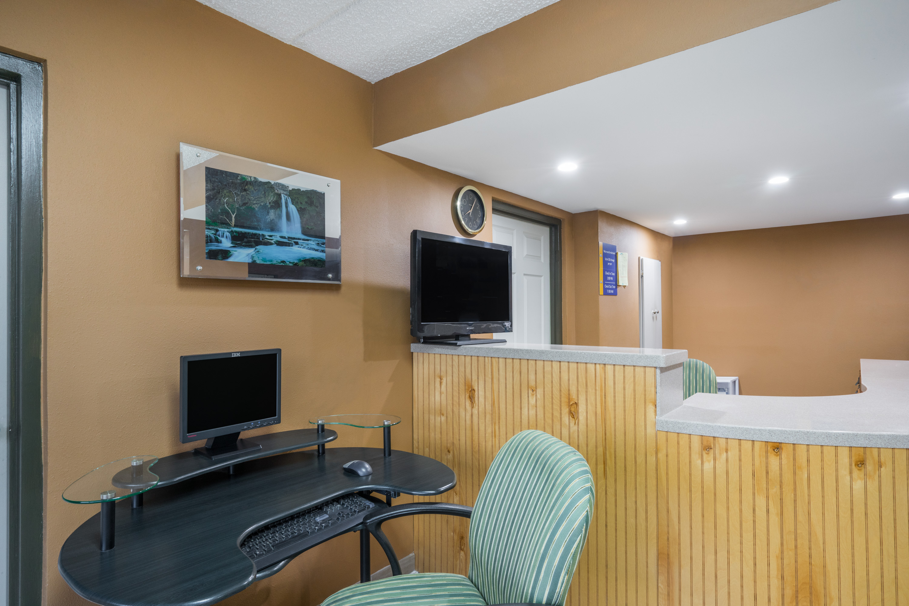 Days Inn by Wyndham Hurricane Mills business center in Hurricane Mills, Tennessee