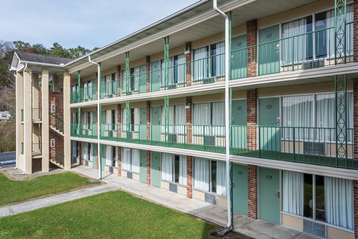 Days Inn By Wyndham Jellico Tennessee State Line Hotels Days Inn By Wyndham Jellico Tennessee State Line