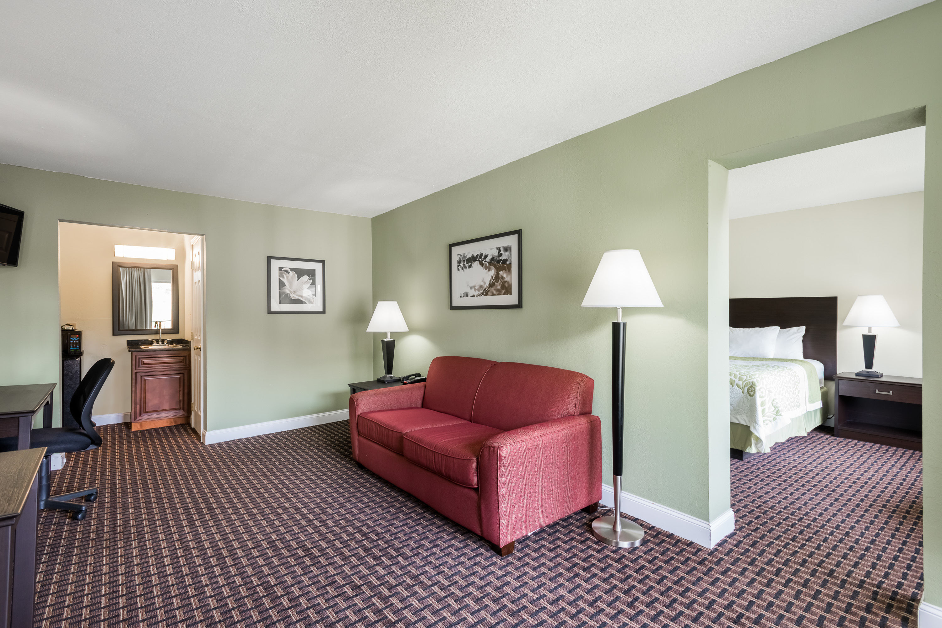 Days Inn by Wyndham Jellico - Tennessee State Line suite in Jellico, Tennessee