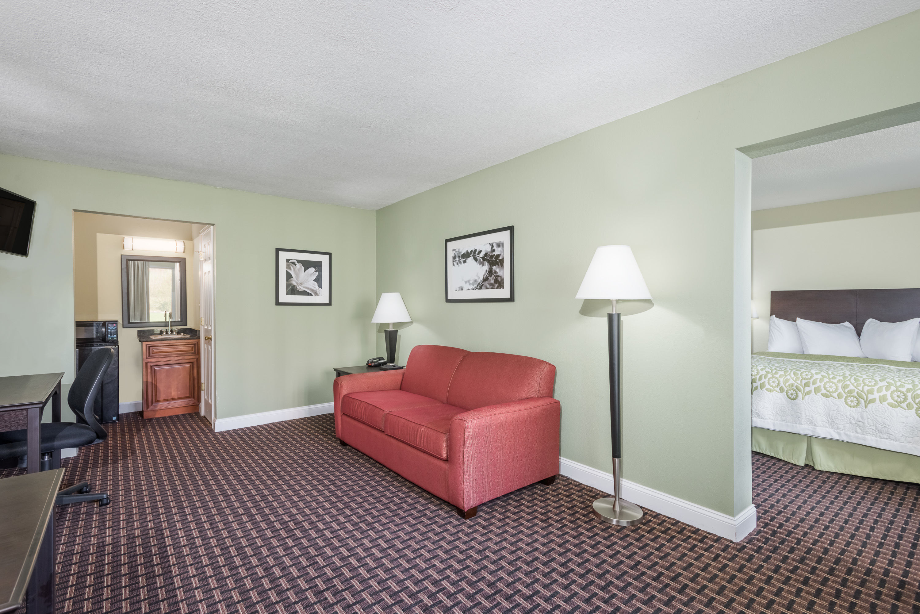 Days Inn by Wyndham Jellico - Tennessee State Line suite in Jellico, Tennessee
