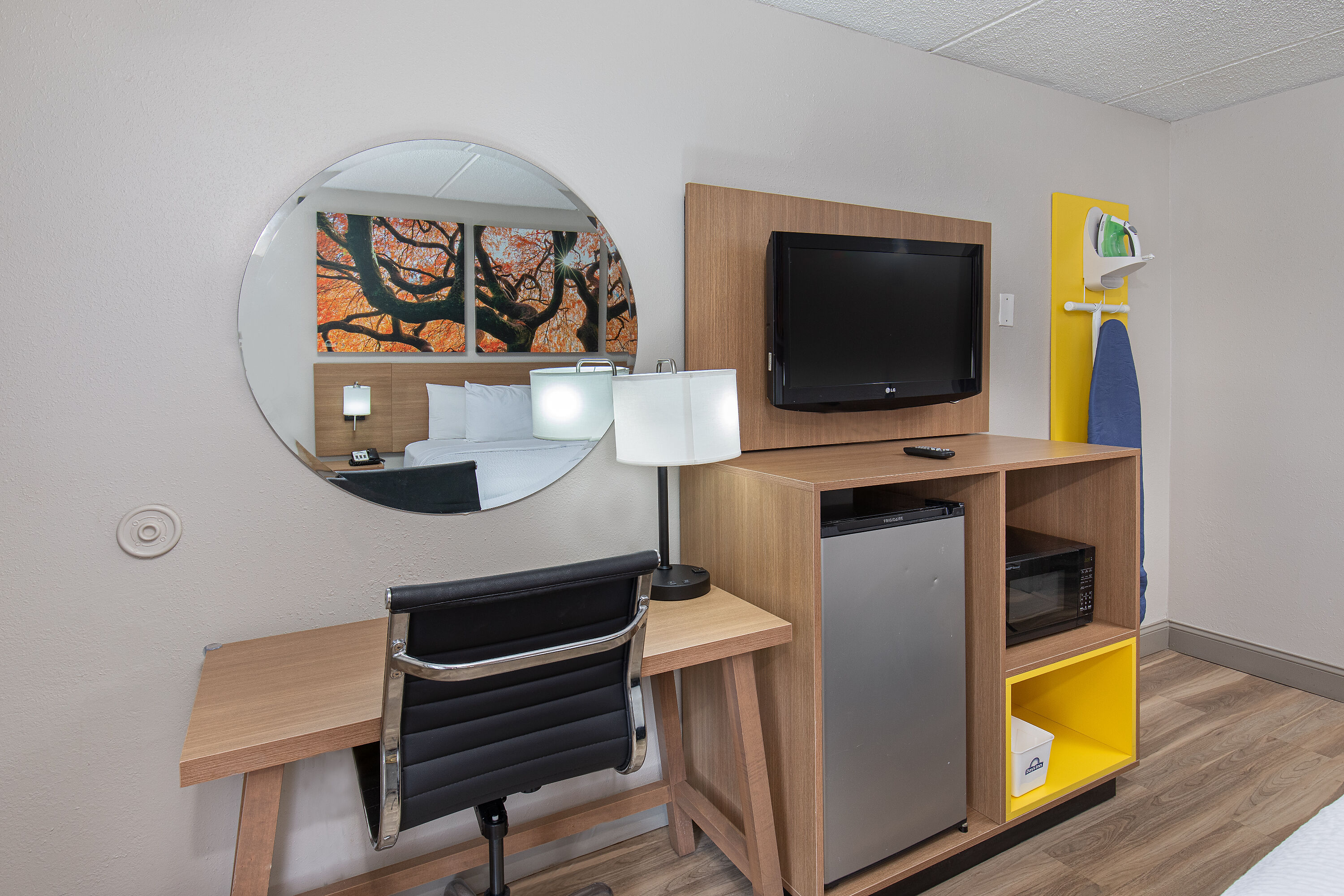 Guest room at the Days Inn by Wyndham Knoxville North in Knoxville, Tennessee