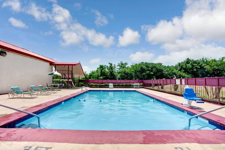Pool at the Days Inn Knoxville West in Knoxville, Tennessee