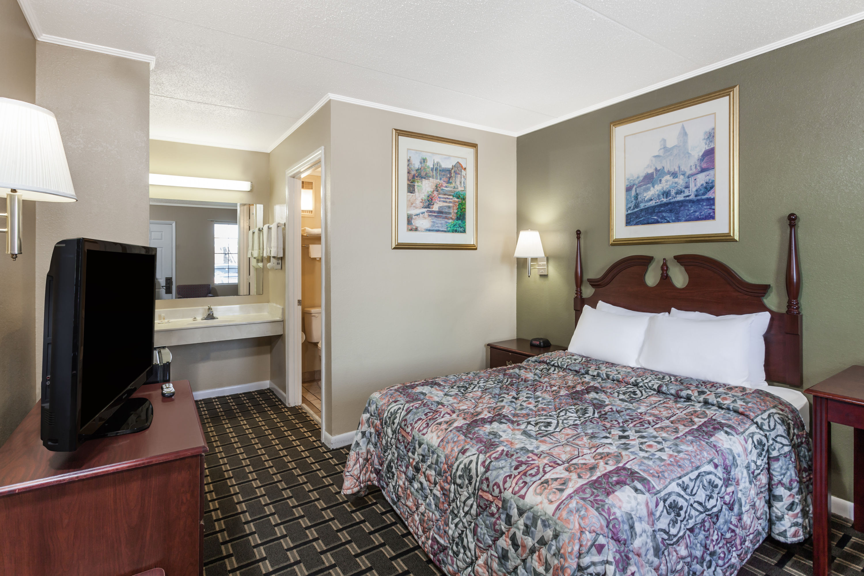 Days Inn by Wyndham Lenoir City Lenoir City, TN Hotels