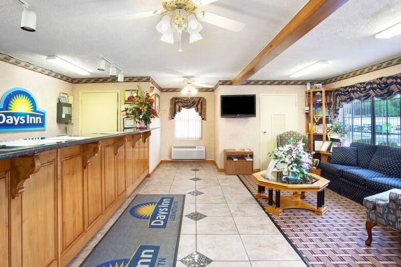 Days Inn Lexington Hotels Tn 38351 Days Inn Lexington Hotel Lobby In Tennessee