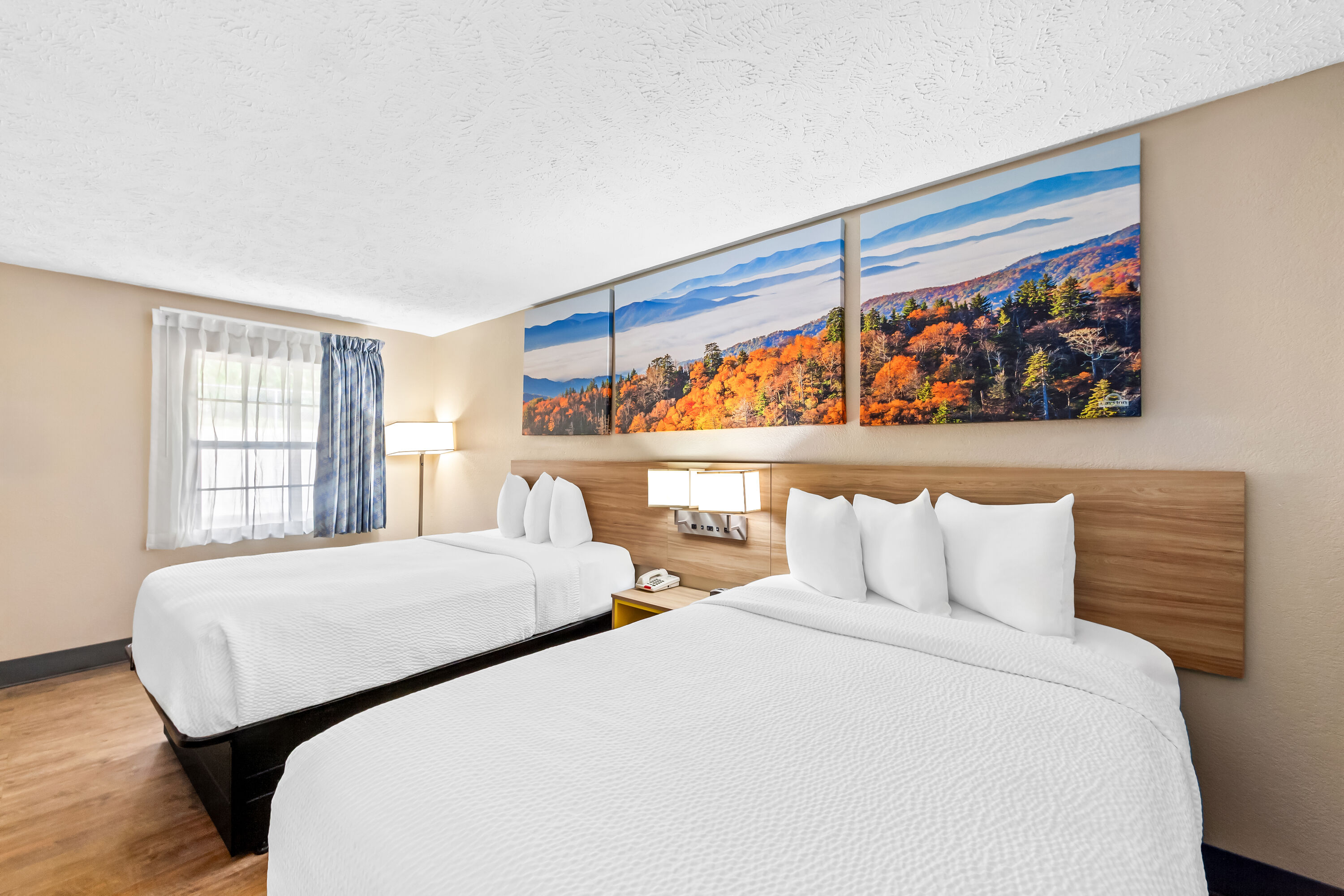 Double bed guest room at the Days Inn by Wyndham Lexington in Lexington, Tennessee