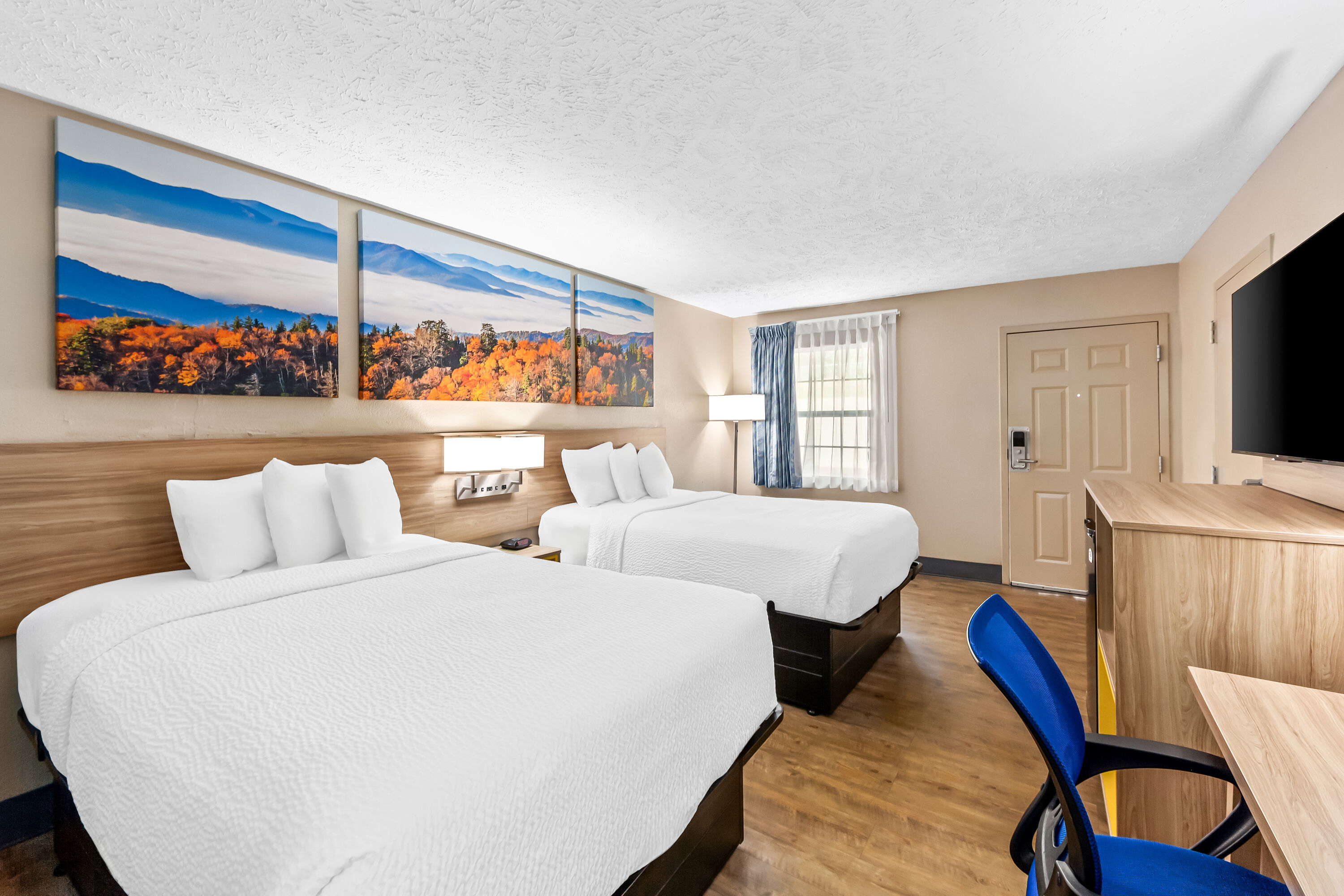 Double bed guest room at the Days Inn by Wyndham Lexington in Lexington, Tennessee