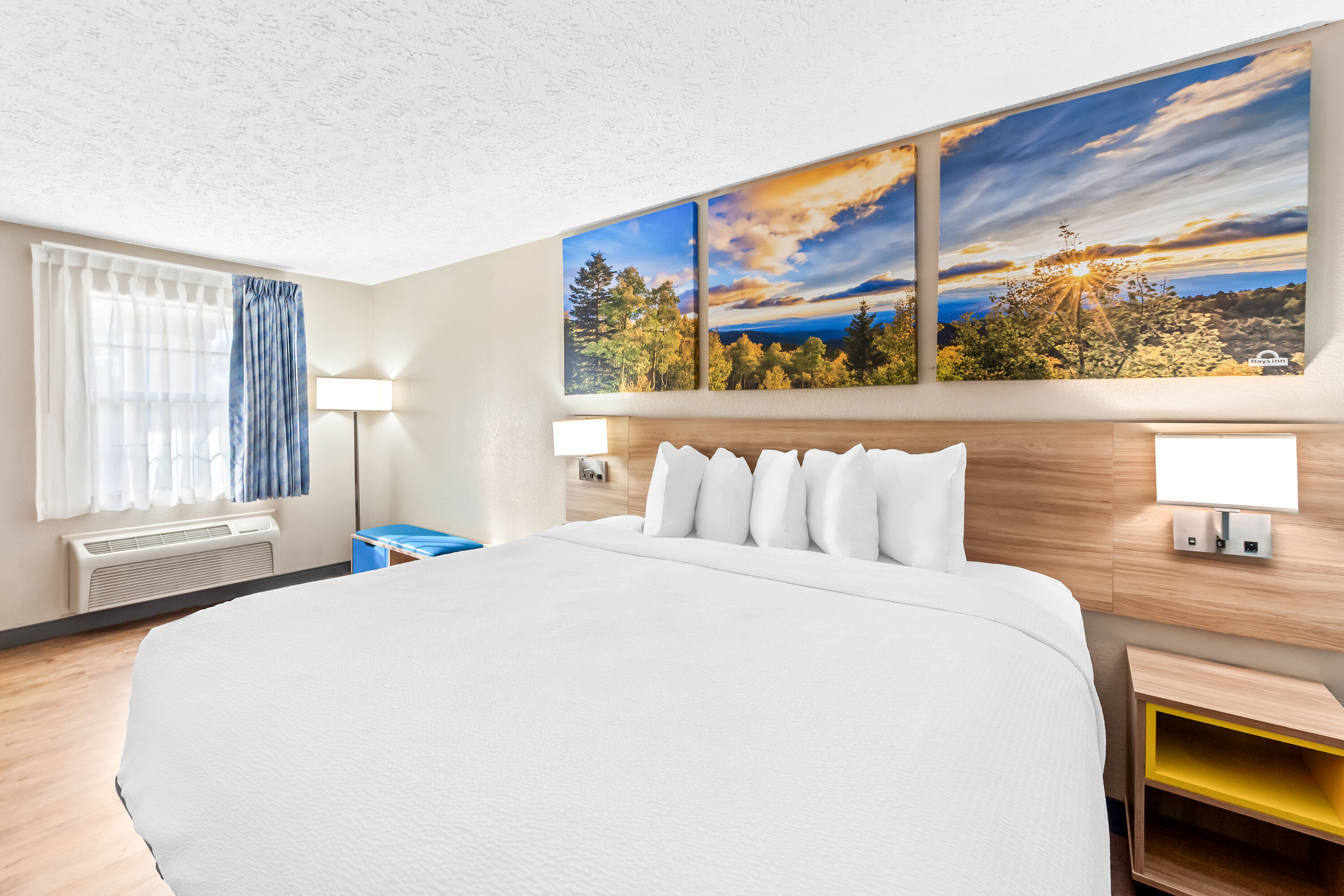 King bed guest room at the Days Inn by Wyndham Lexington in Lexington, Tennessee