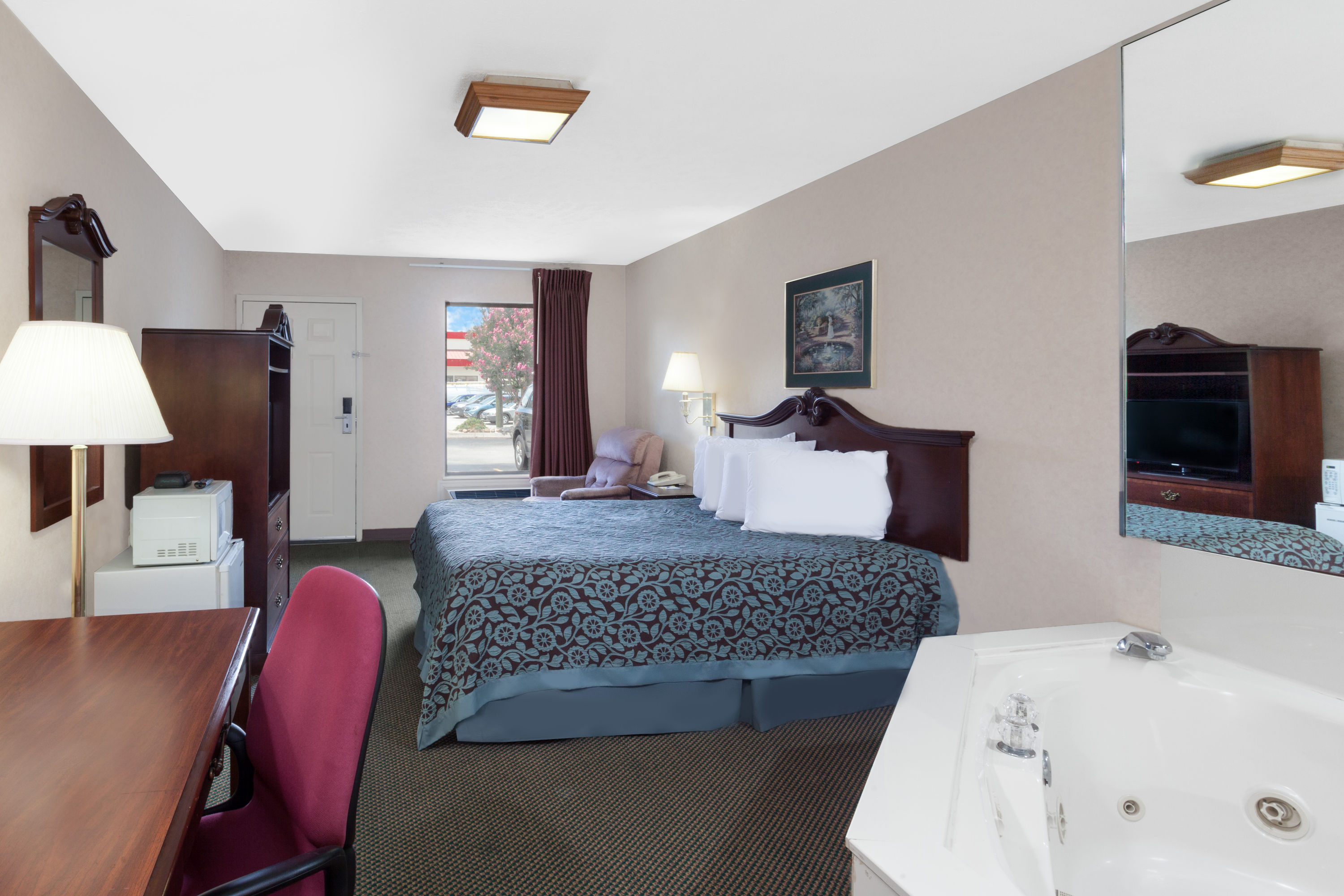Days Inn by Wyndham Morristown suite in Morristown, Tennessee