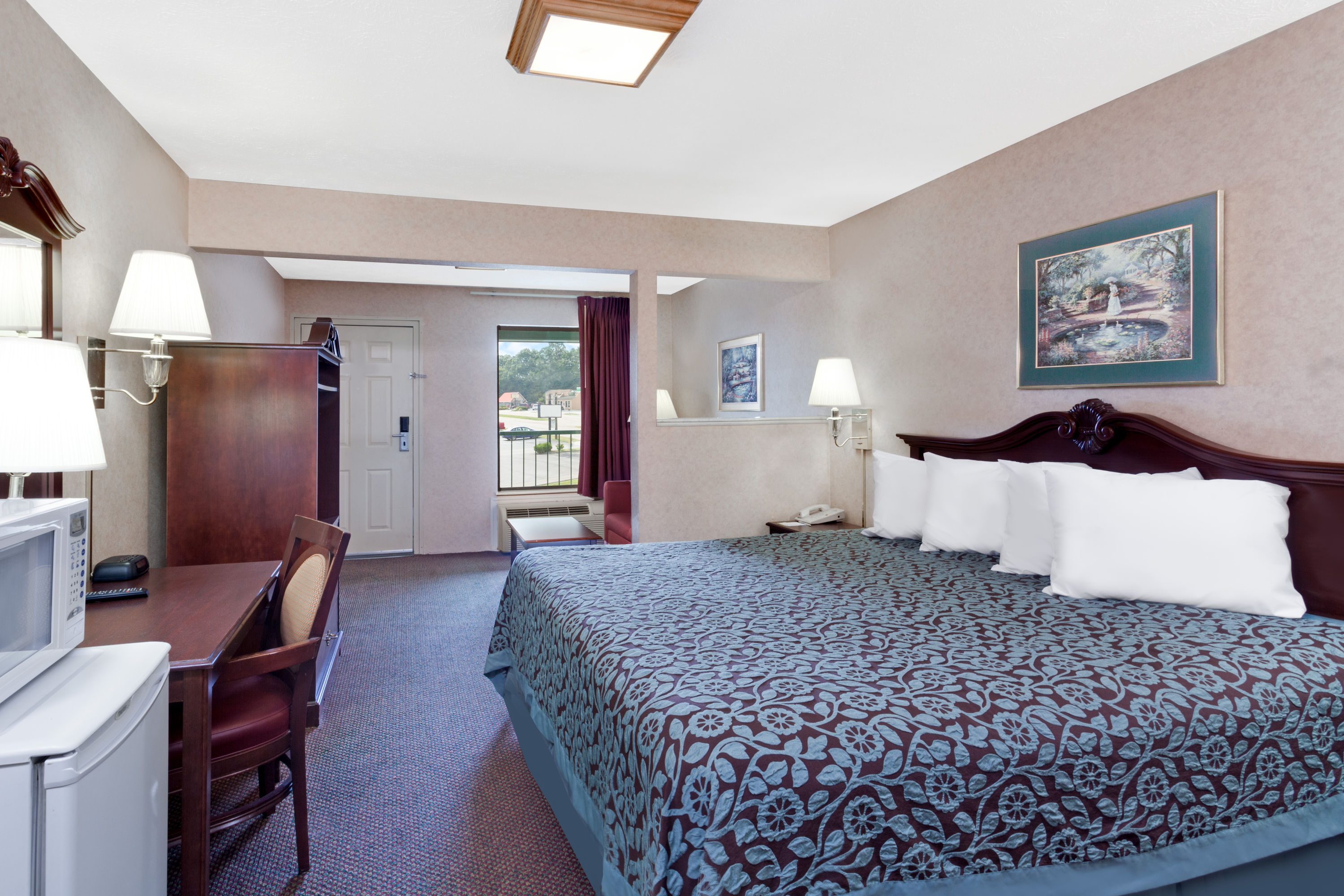 Days Inn by Wyndham Morristown suite in Morristown, Tennessee