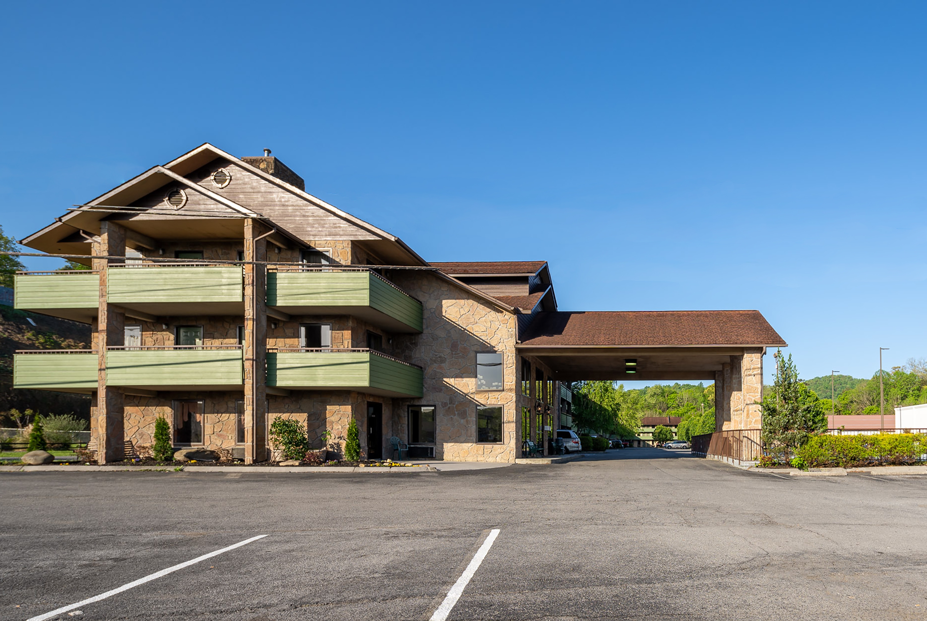 Exterior of Days Inn By Wyndham Pigeon Forge South hotel in Pigeon Forge, Tennessee