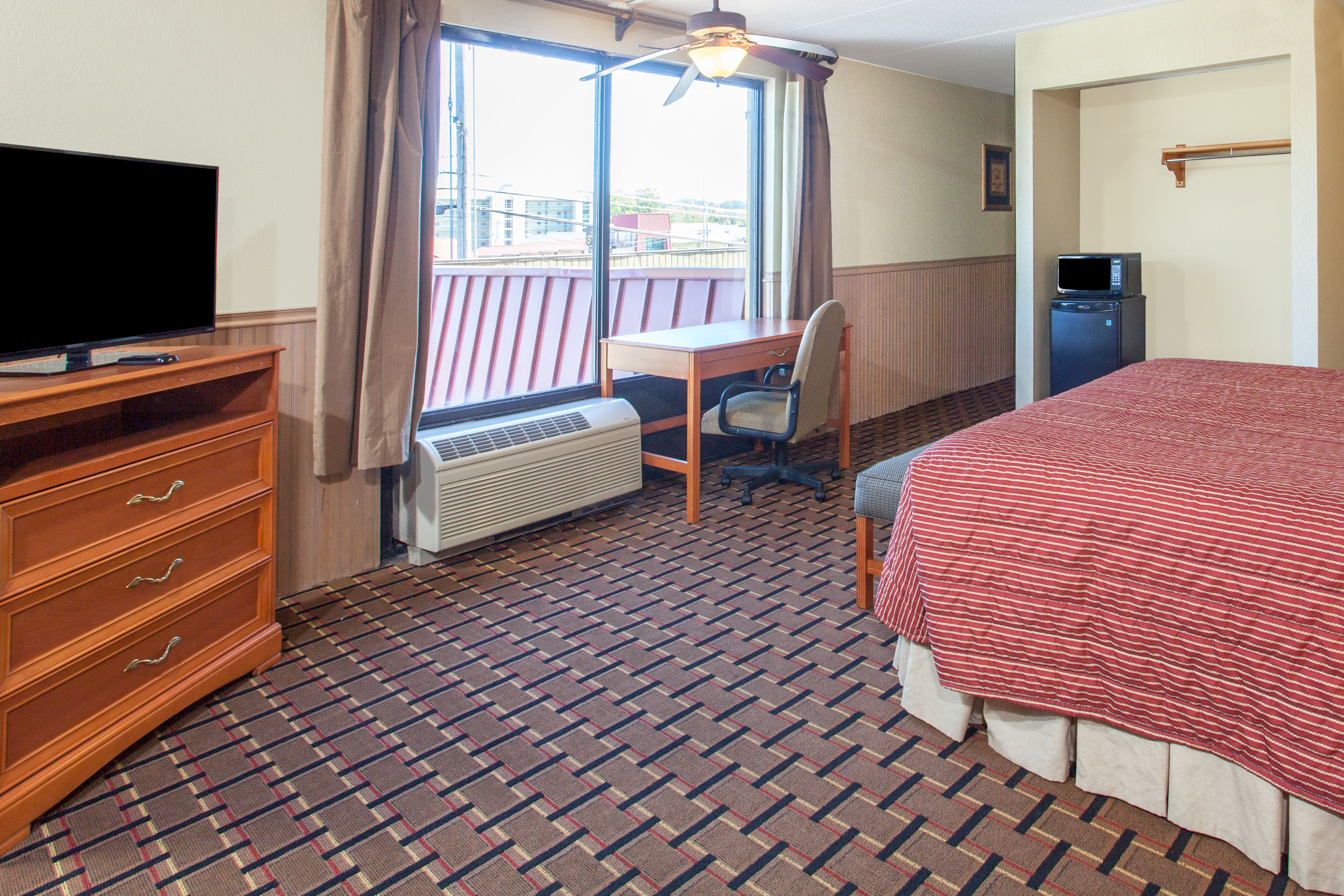 Days Inn & Suites by Wyndham Pigeon Pigeon TN Hotels