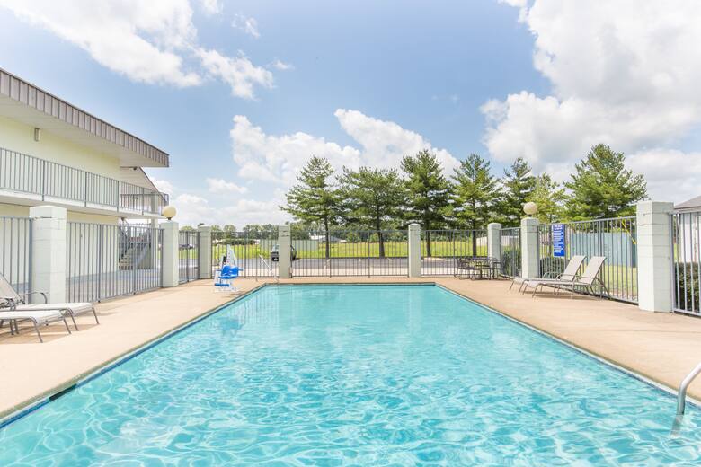 Days Inn Ripley Hotels Tn 38063 Pool At The Days Inn Ripley In Tennessee