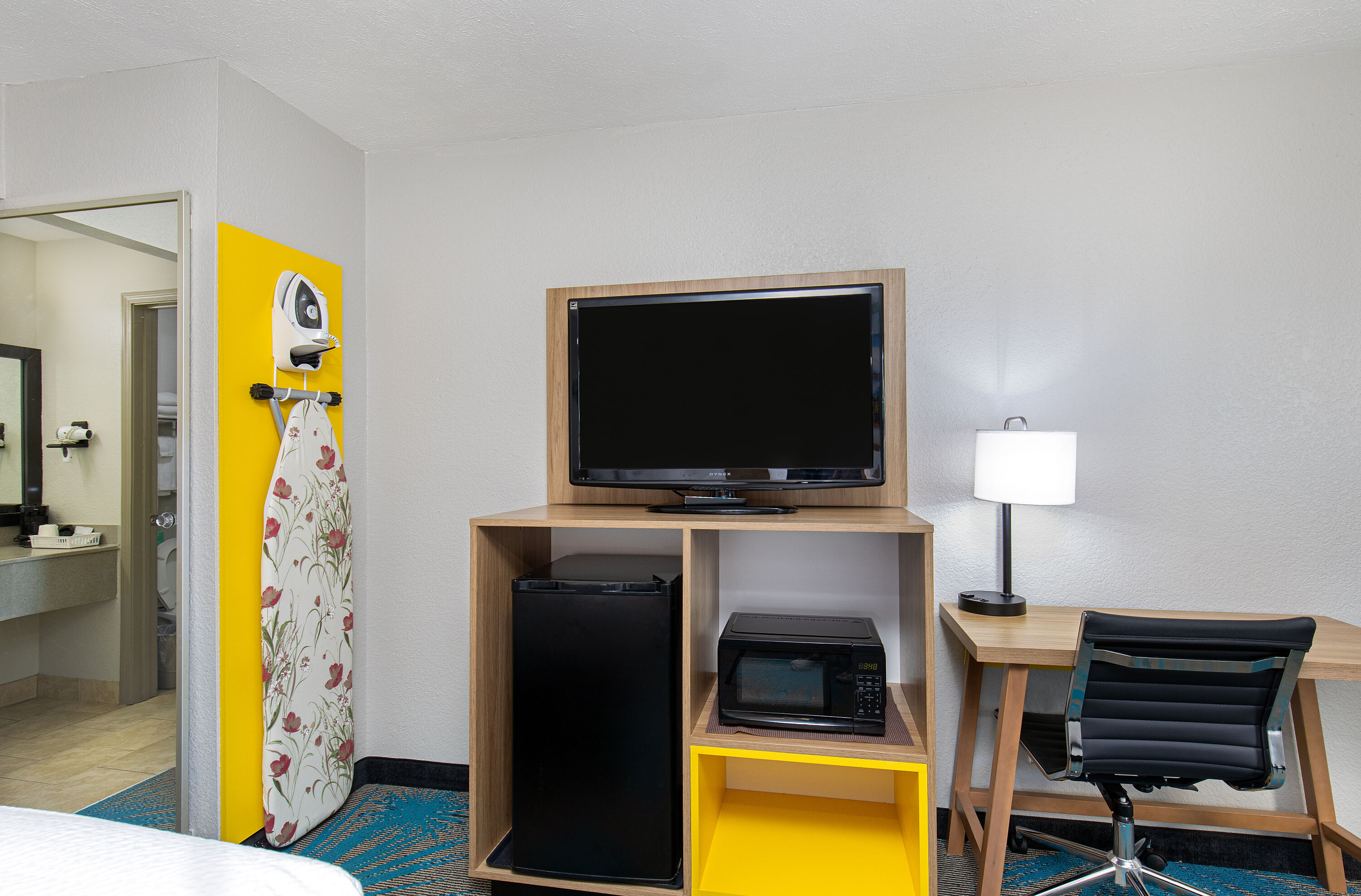 Guest room at the Days Inn by Wyndham Savannah in Savannah, Tennessee