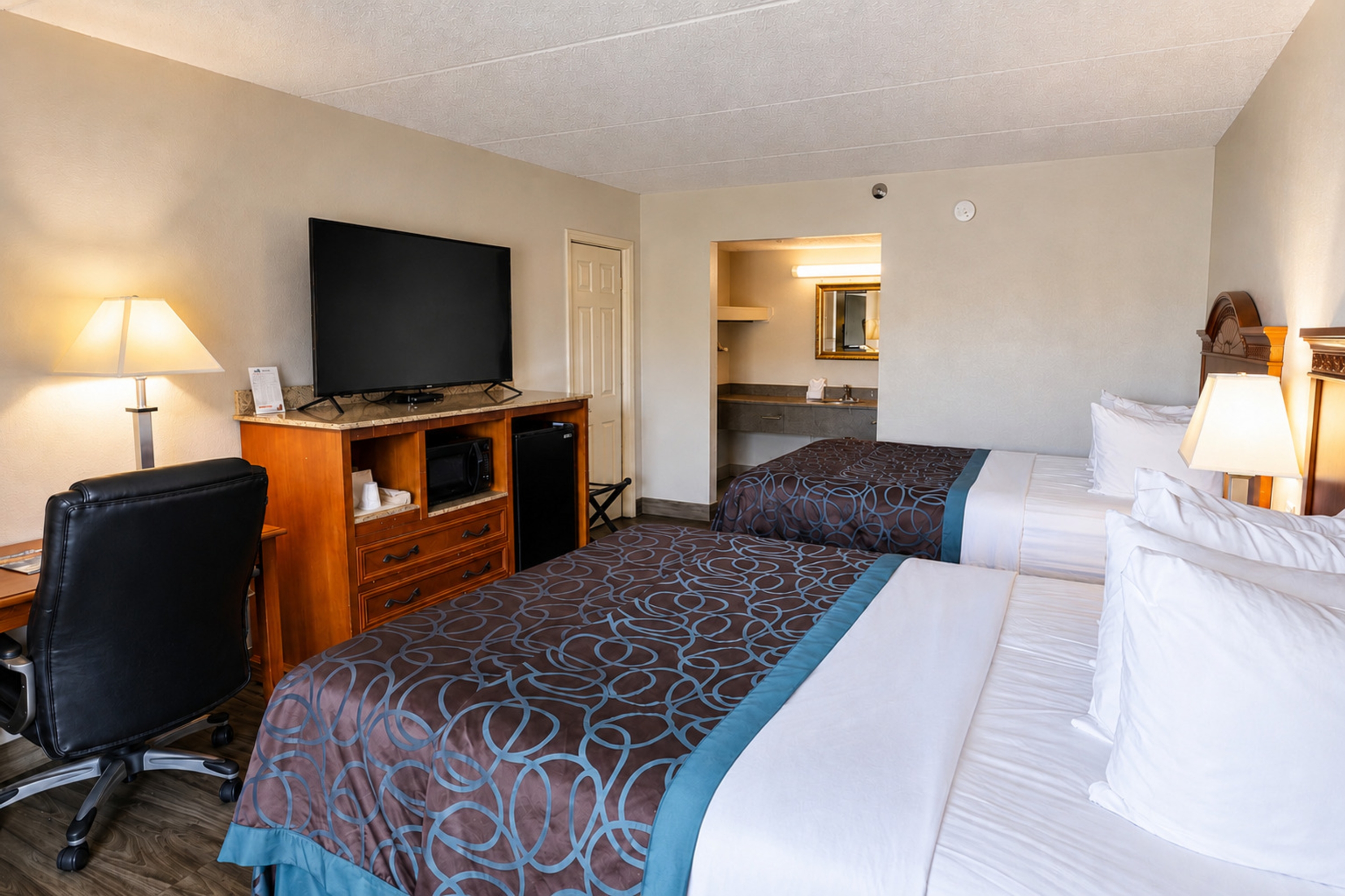 Guest room at the Days Inn by Wyndham Apple Valley Pigeon Forge/Sevierville in Sevierville, Tennessee