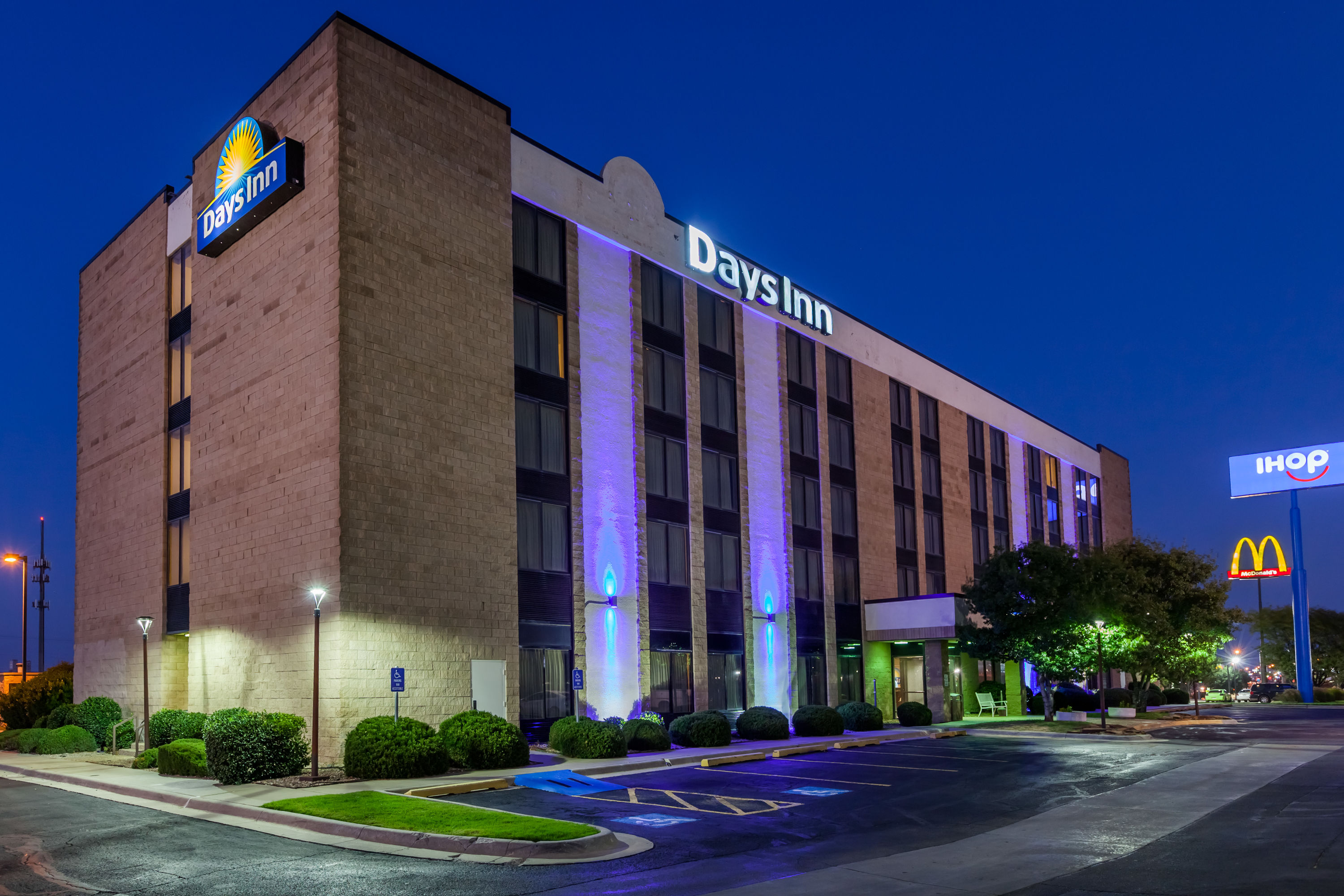 Exterior Night Image of Days Inn by Wyndham Amarillo East hotel in Amarillo, Texas
