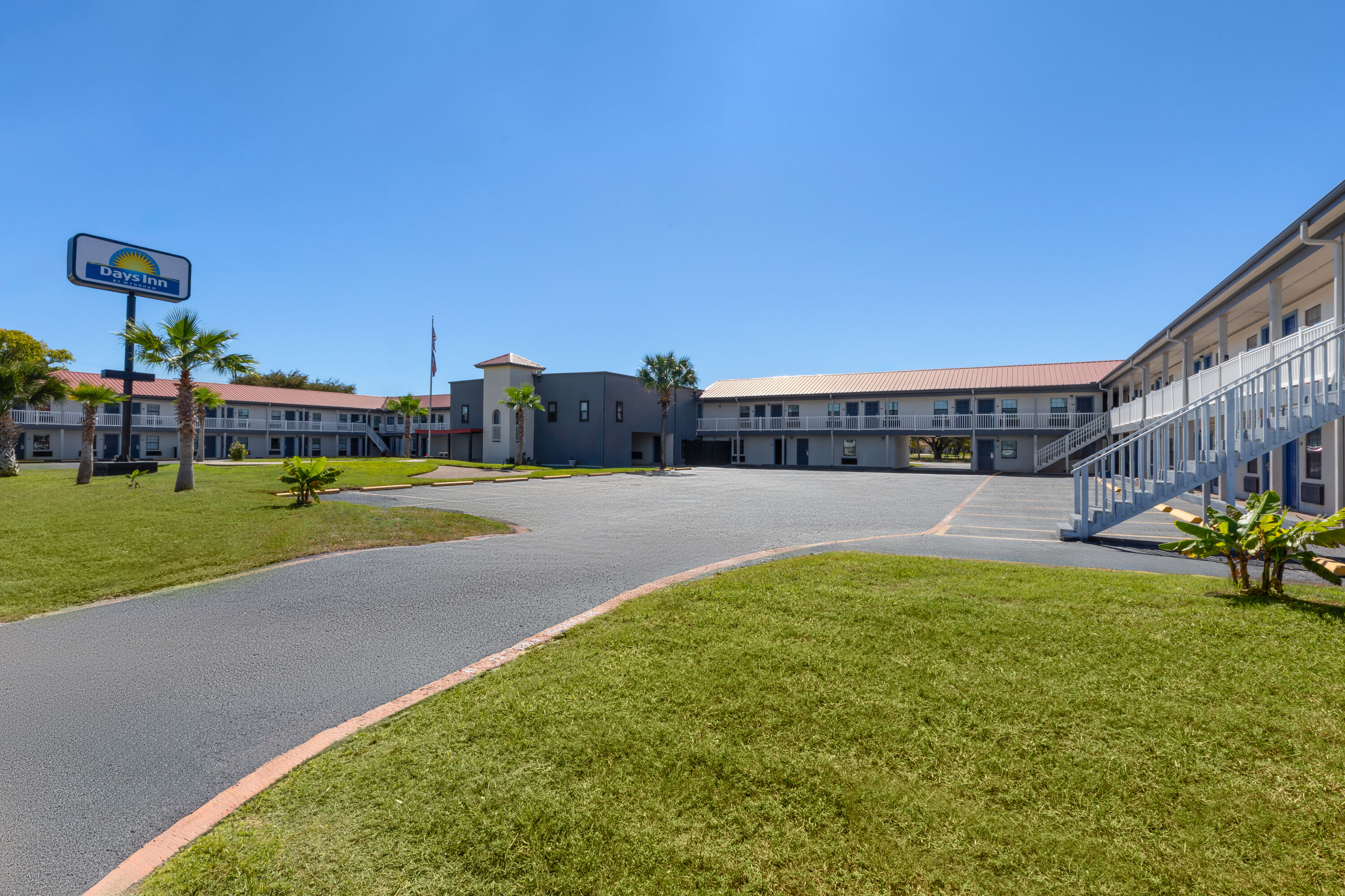 Exterior Day Image of Days Inn by Wyndham Aransas Pass hotel in Aransas Pass, Texas