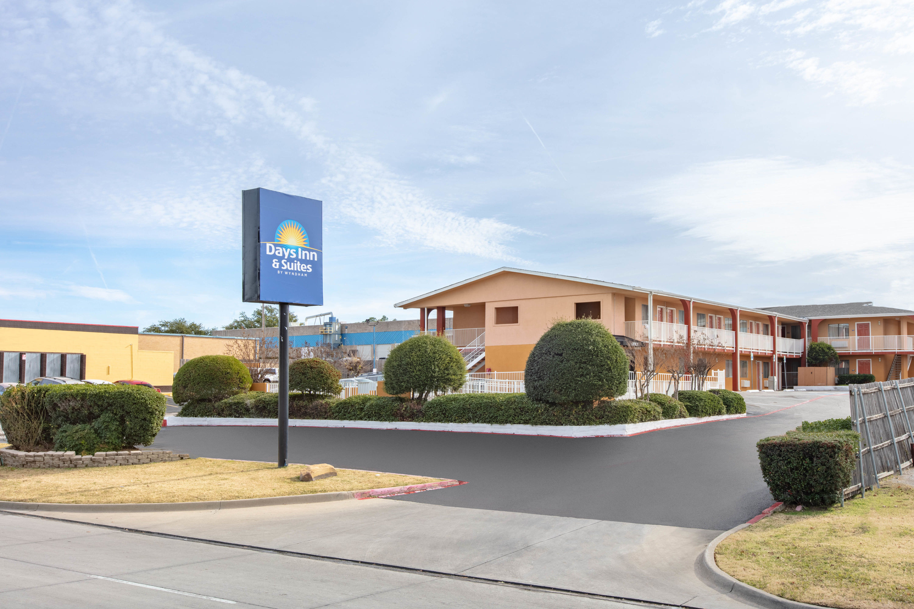 Days Inn Suites By Wyndham Arlington Near Six Flags Arlington