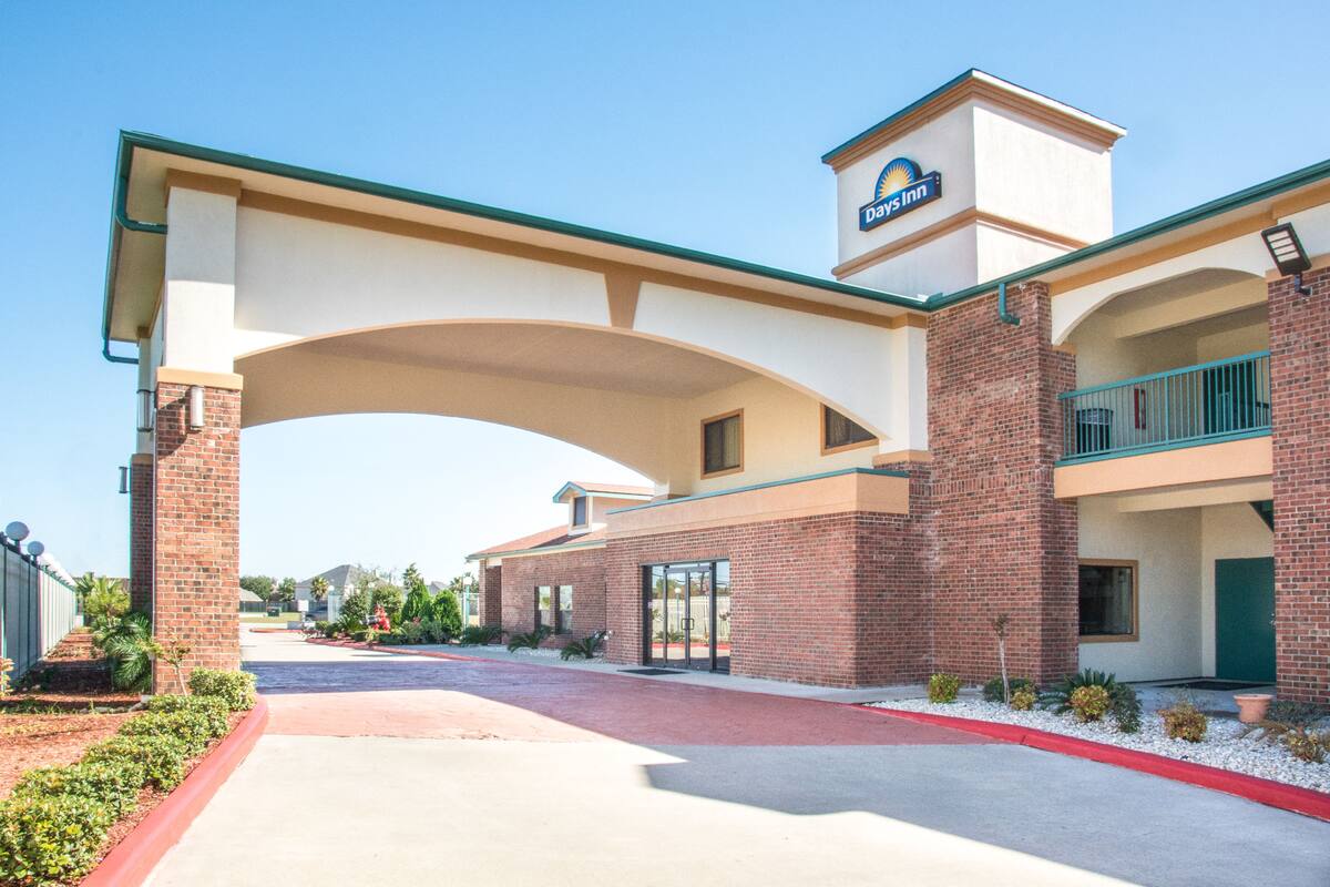 Days Inn Baytown East Hotels Tx 77523 7581 Exterior Of Days Inn Baytown East Hotel In Texas