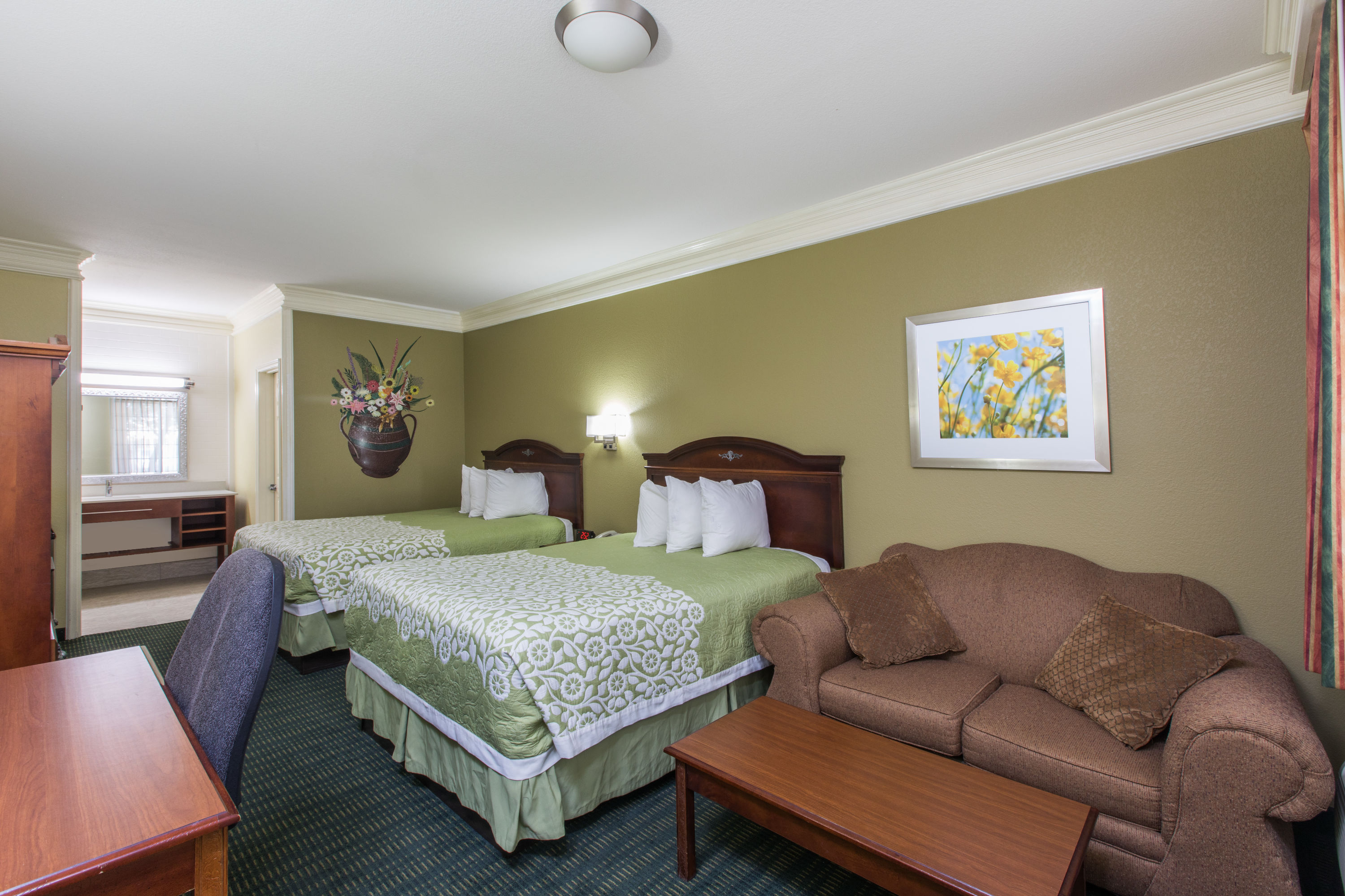 Days Inn & Suites by Wyndham Big Spring suite in Big Spring, Texas