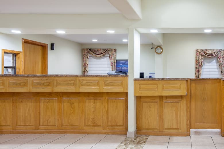 Days Inn By Wyndham Centerville Hotels Tx 75833 Days Inn By Wyndham Centerville Hotel Lobby In Texas