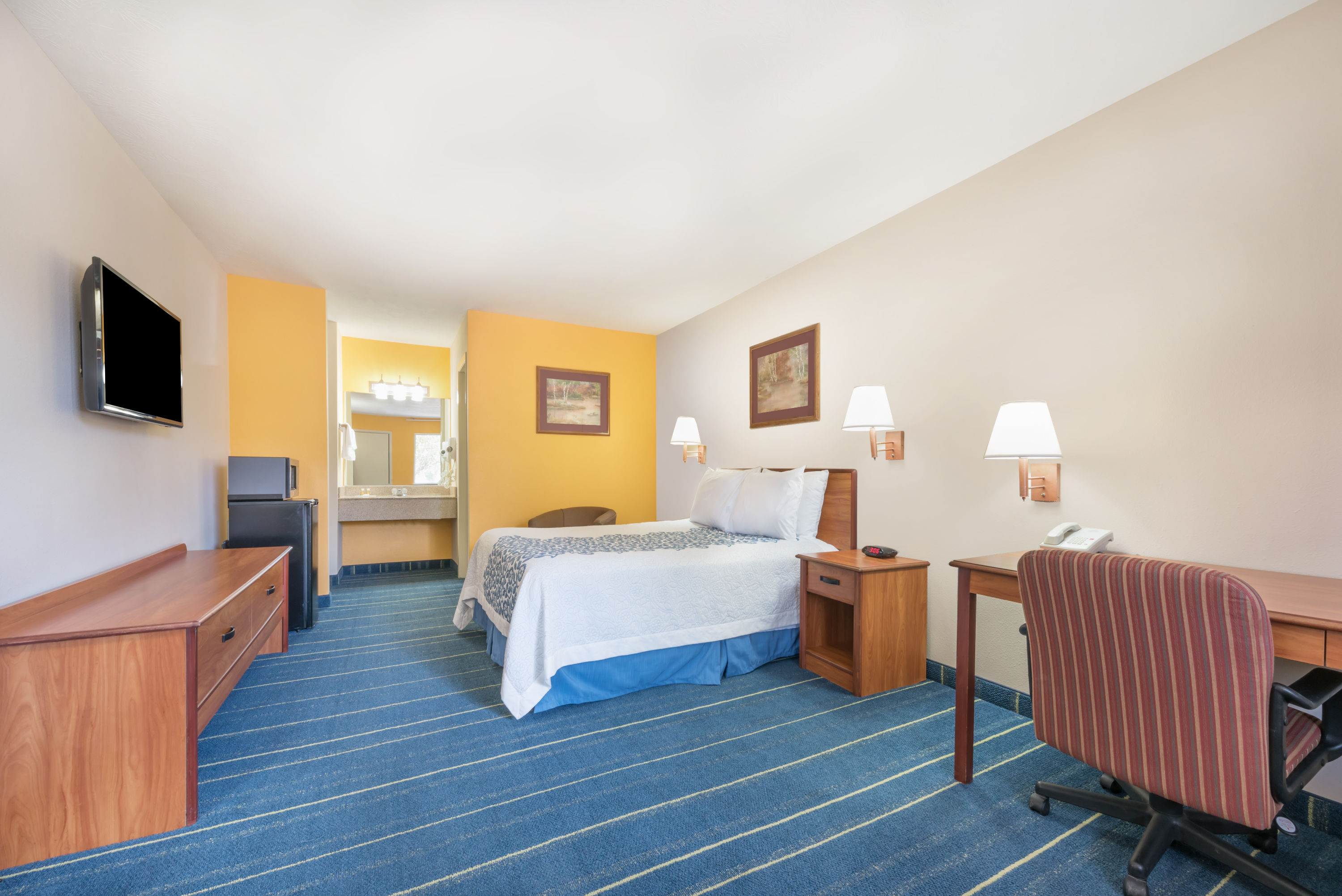 Guest room at the Days Inn by Wyndham Bryan College Station in College Station, Texas