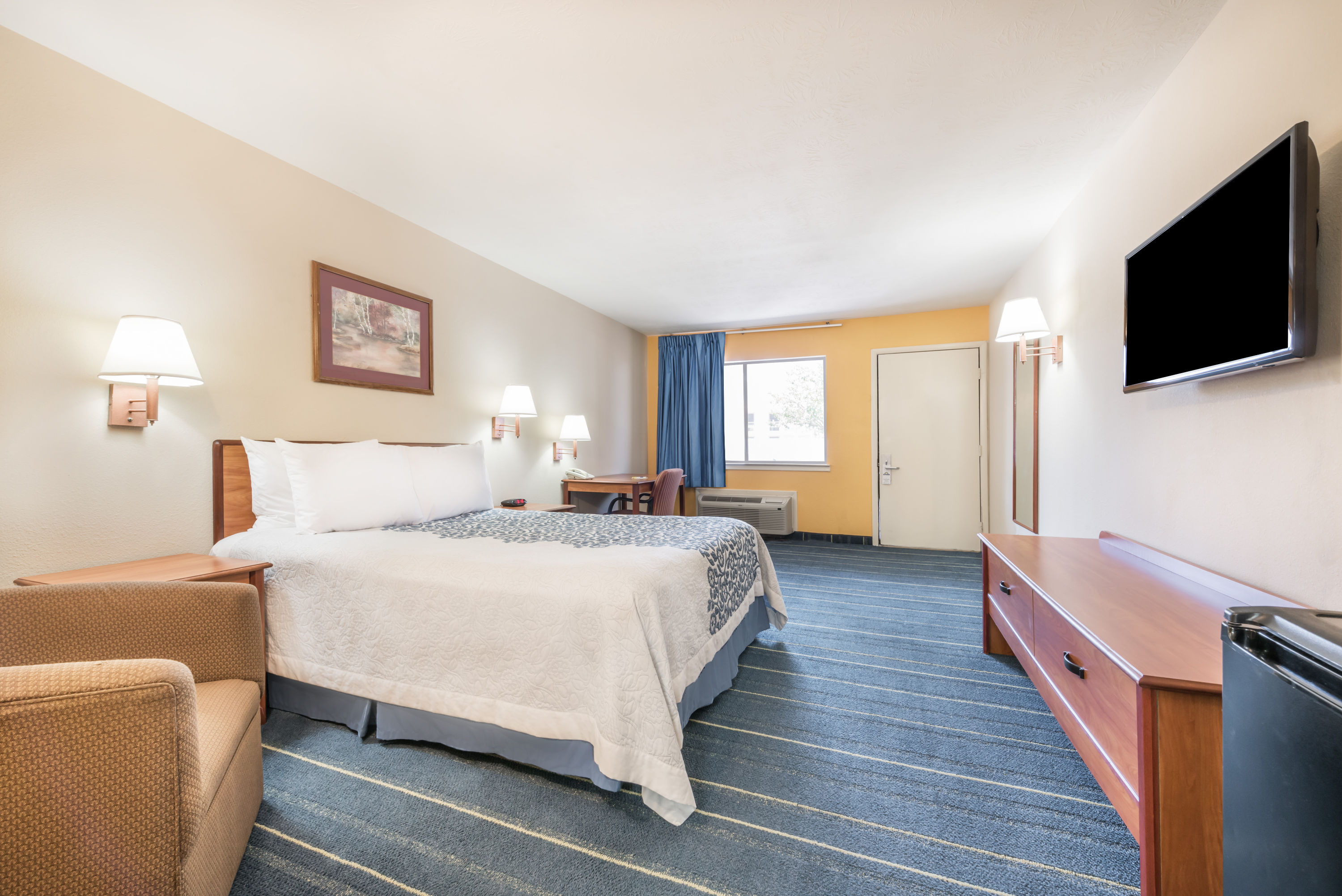 Guest room at the Days Inn by Wyndham Bryan College Station in College Station, Texas