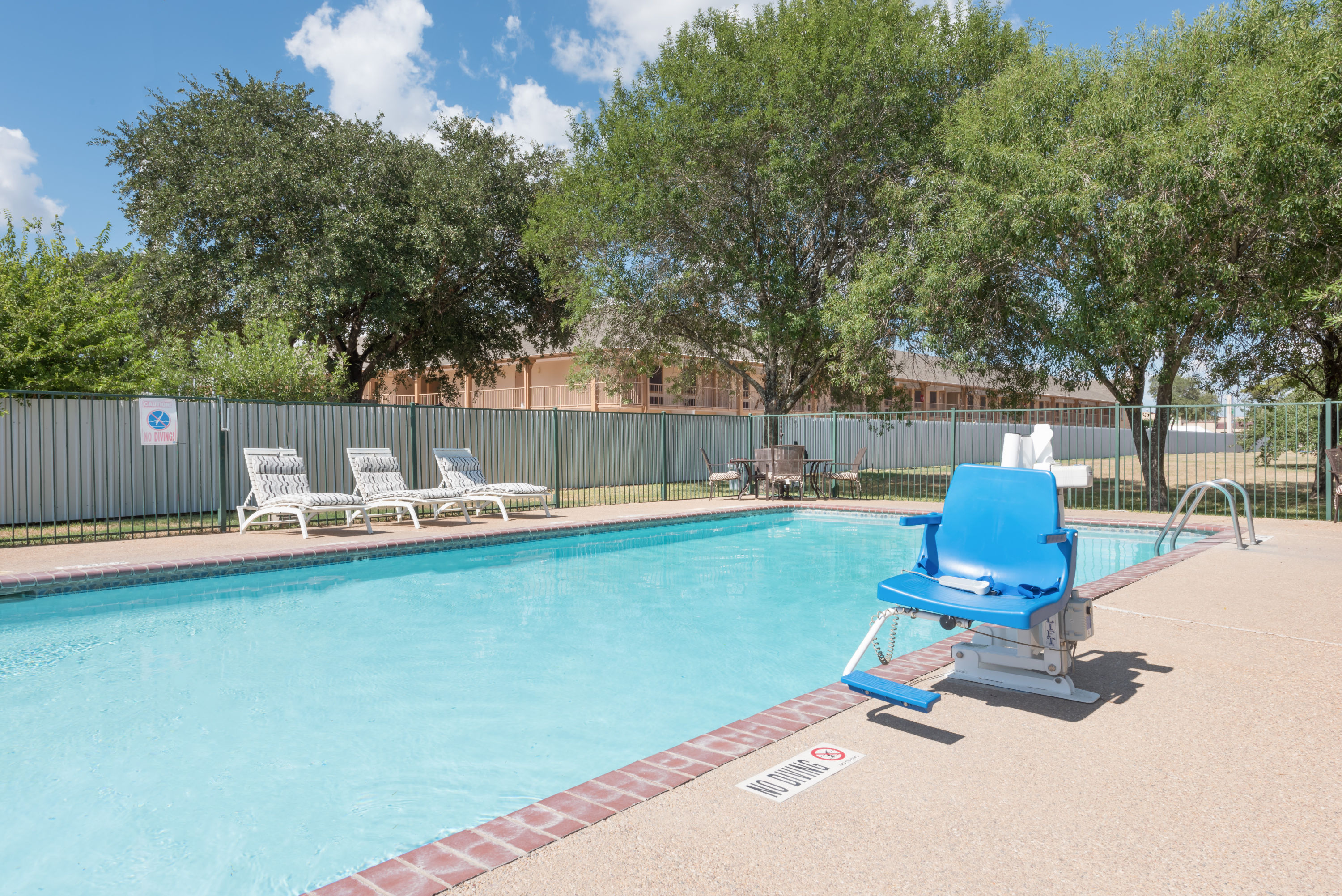 Days Inn By Wyndham Bryan College Station College