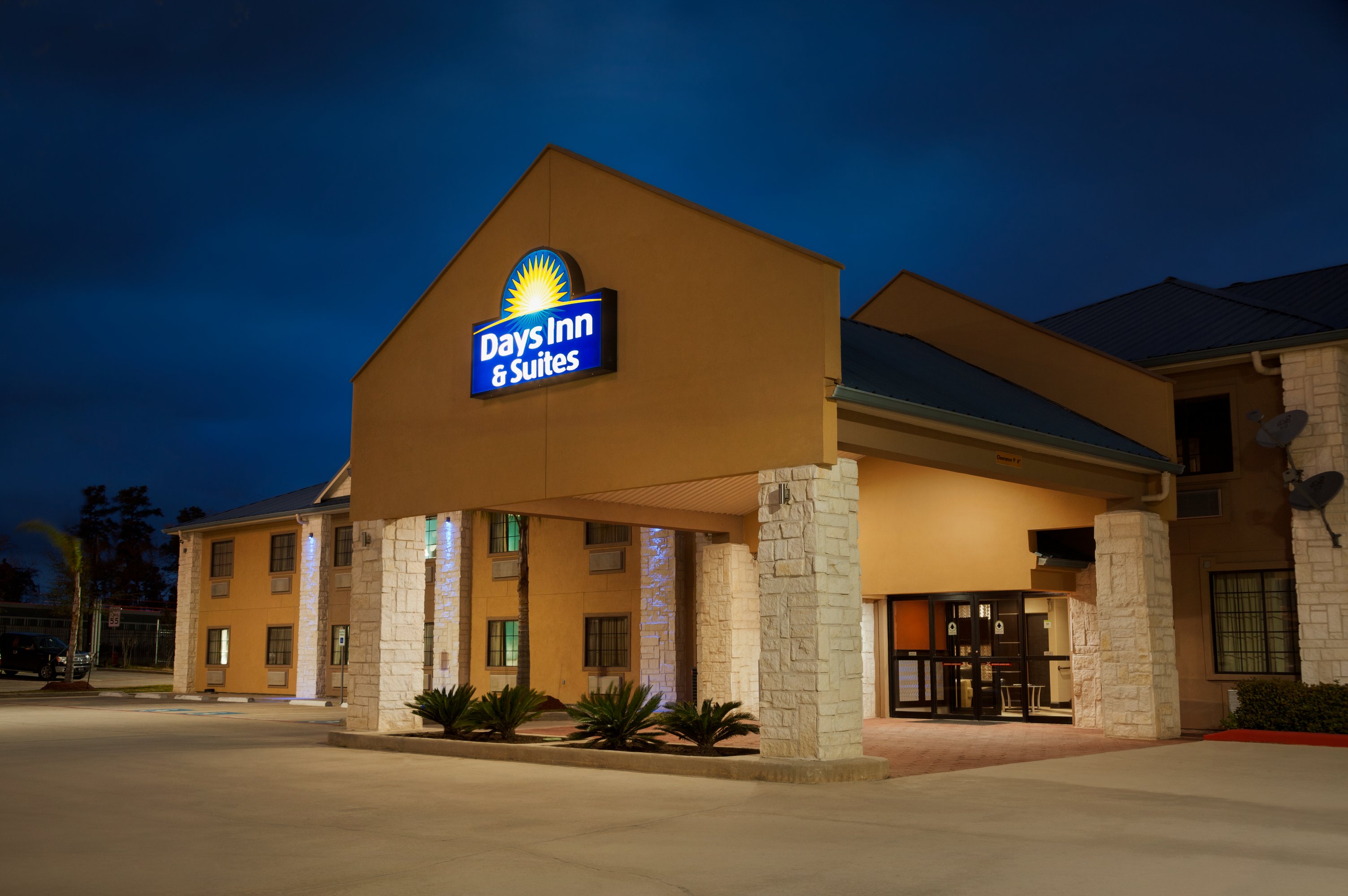 Exterior of Days Inn & Suites by Wyndham Conroe North hotel in Conroe, Texas