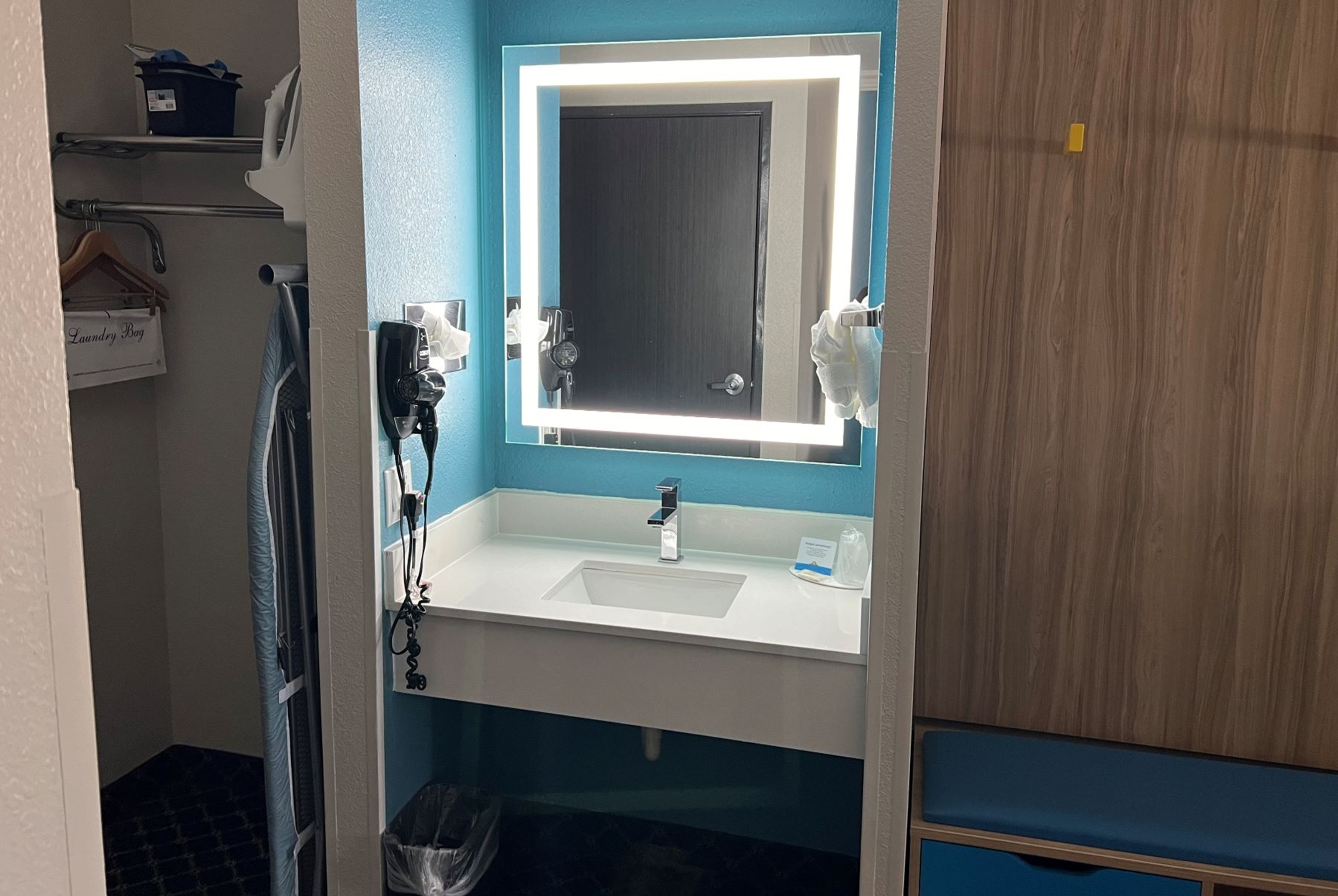 Guest room bath at the Days Inn by Wyndham Dalhart in Dalhart, Texas