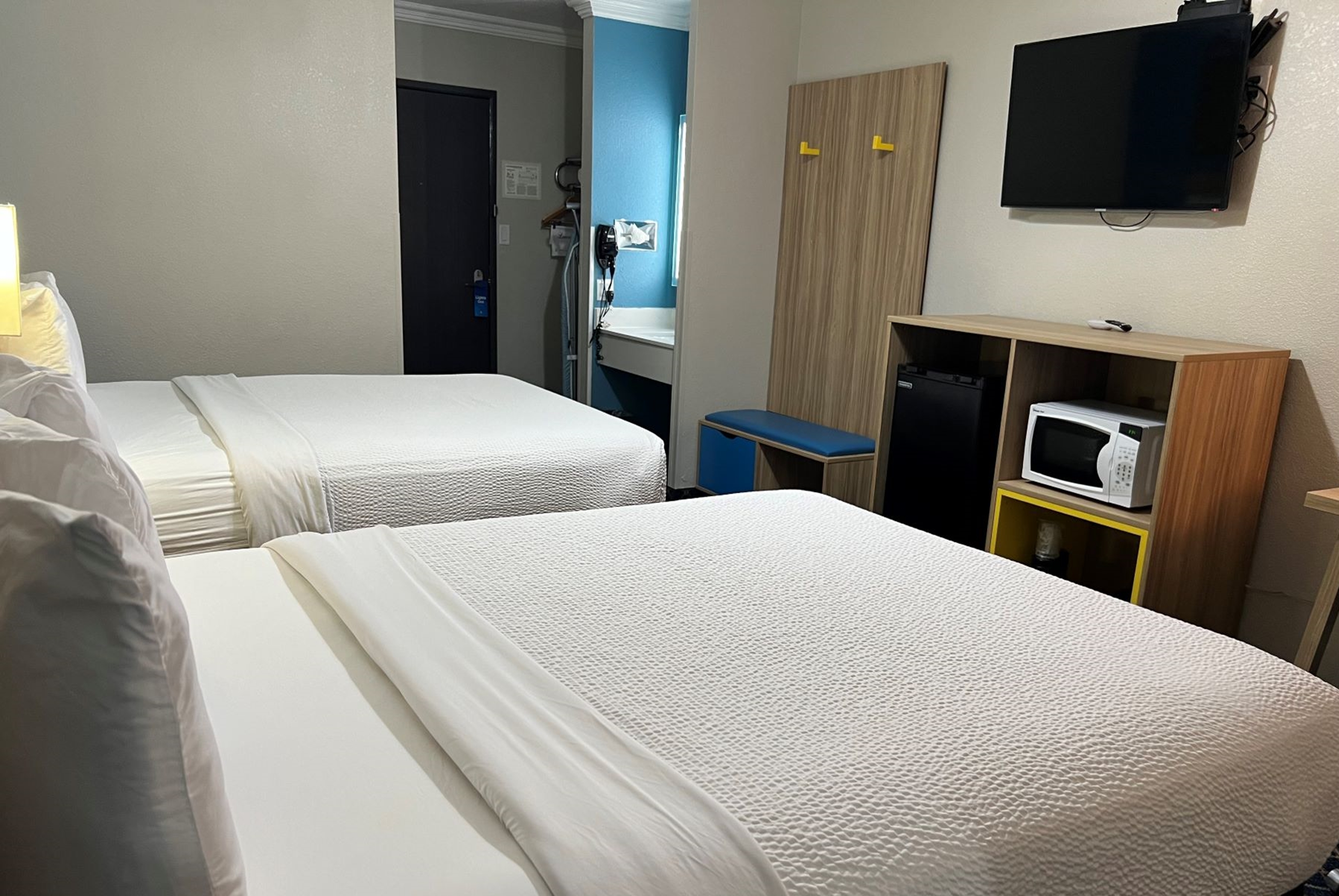 Guest room at the Days Inn by Wyndham Dalhart in Dalhart, Texas