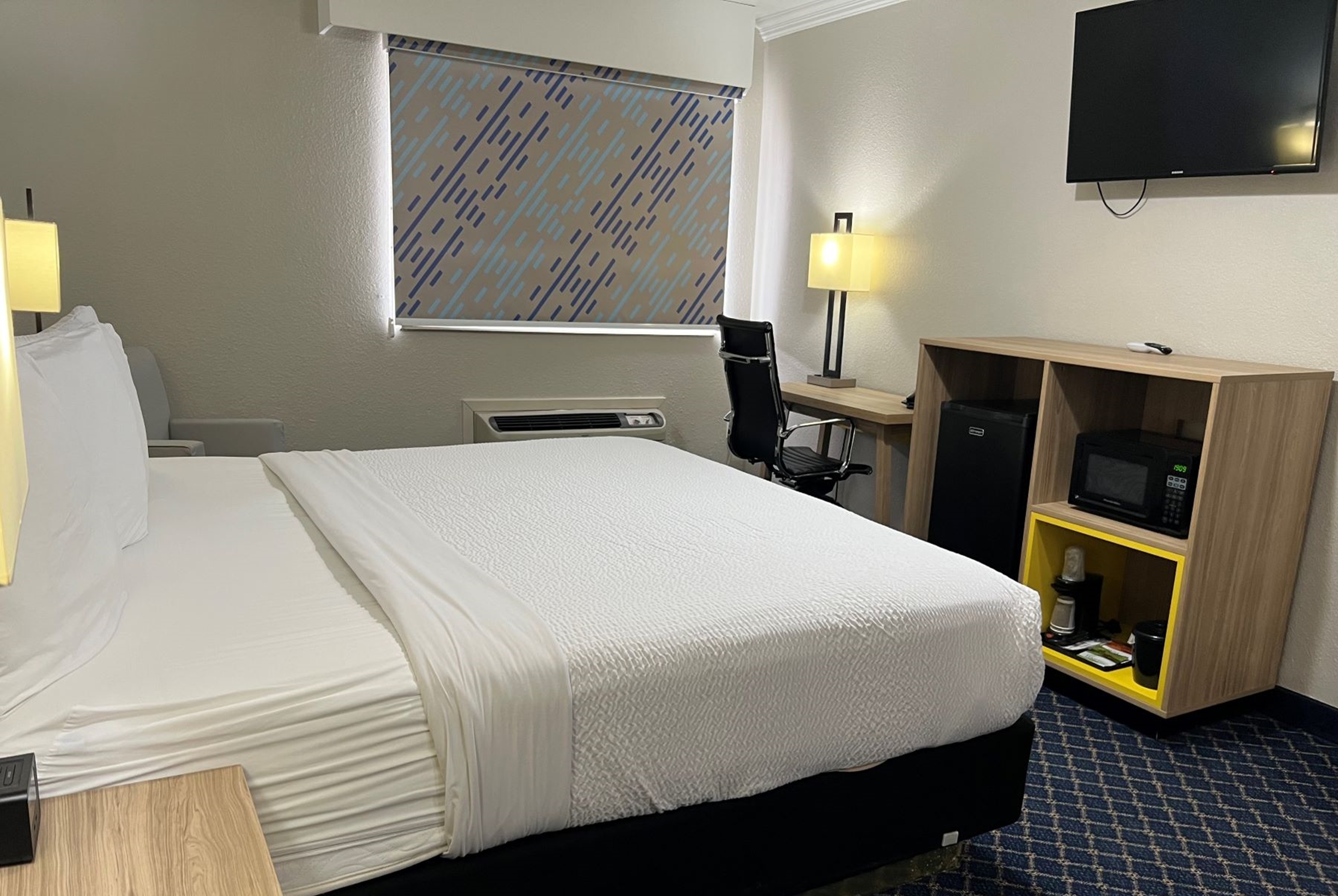 Guest room at the Days Inn by Wyndham Dalhart in Dalhart, Texas