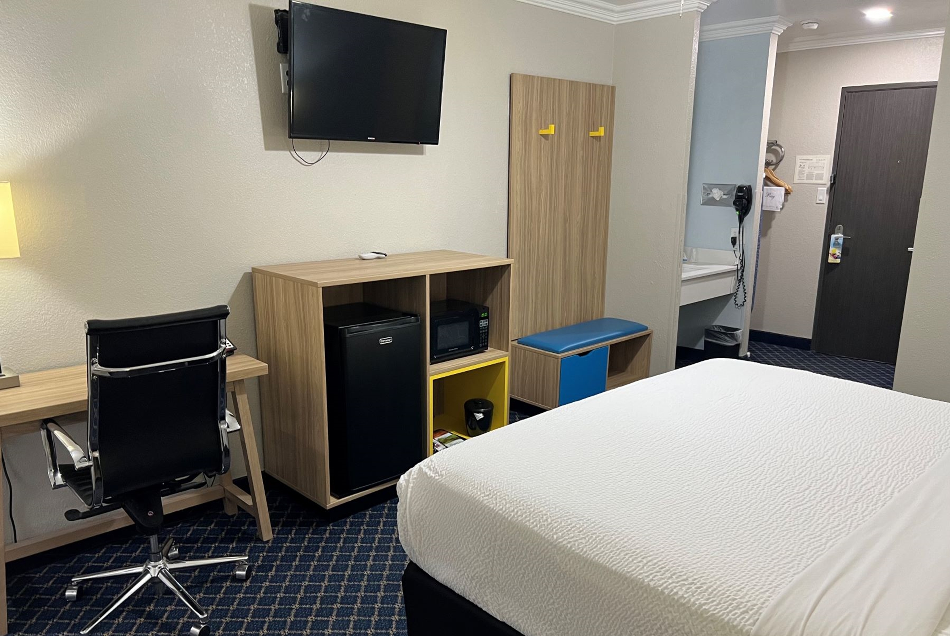 Guest room at the Days Inn by Wyndham Dalhart in Dalhart, Texas